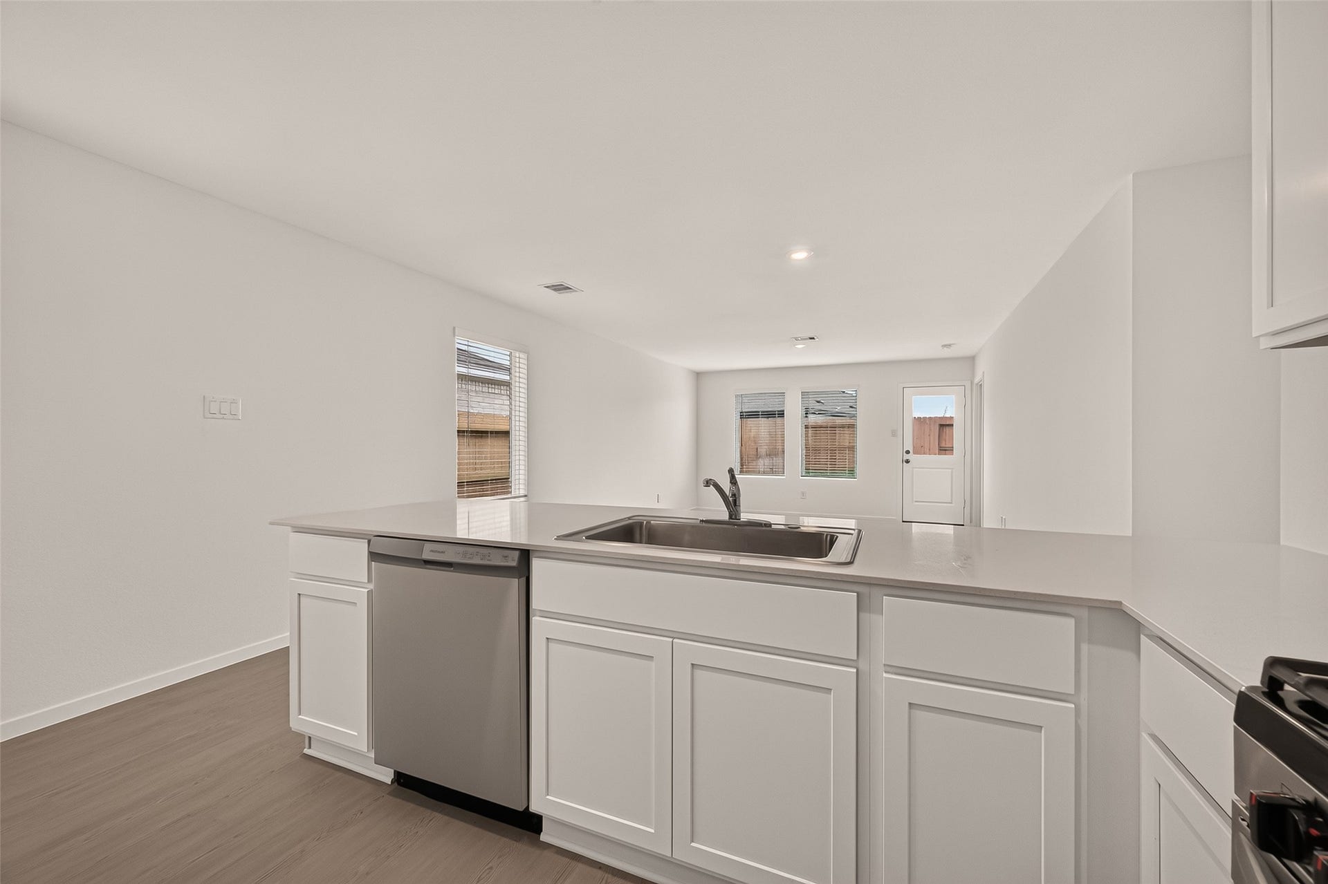 9210 Tern Pines Lane, Baytown, TX 77521 9210 Tern Pines Lane, Baytown, TX 77521