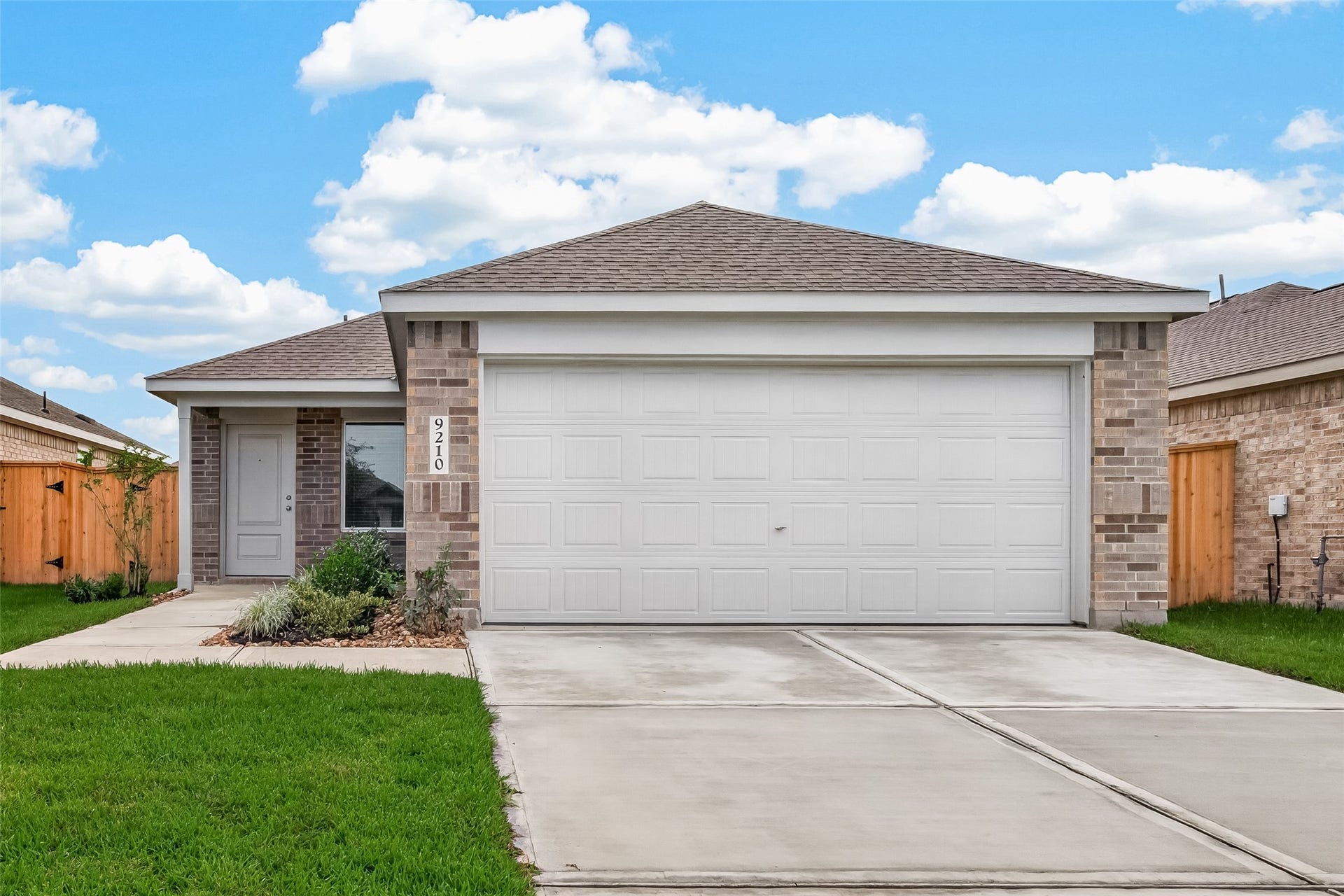 9210 Tern Pines Lane, Baytown, TX 77521 9210 Tern Pines Lane, Baytown, TX 77521