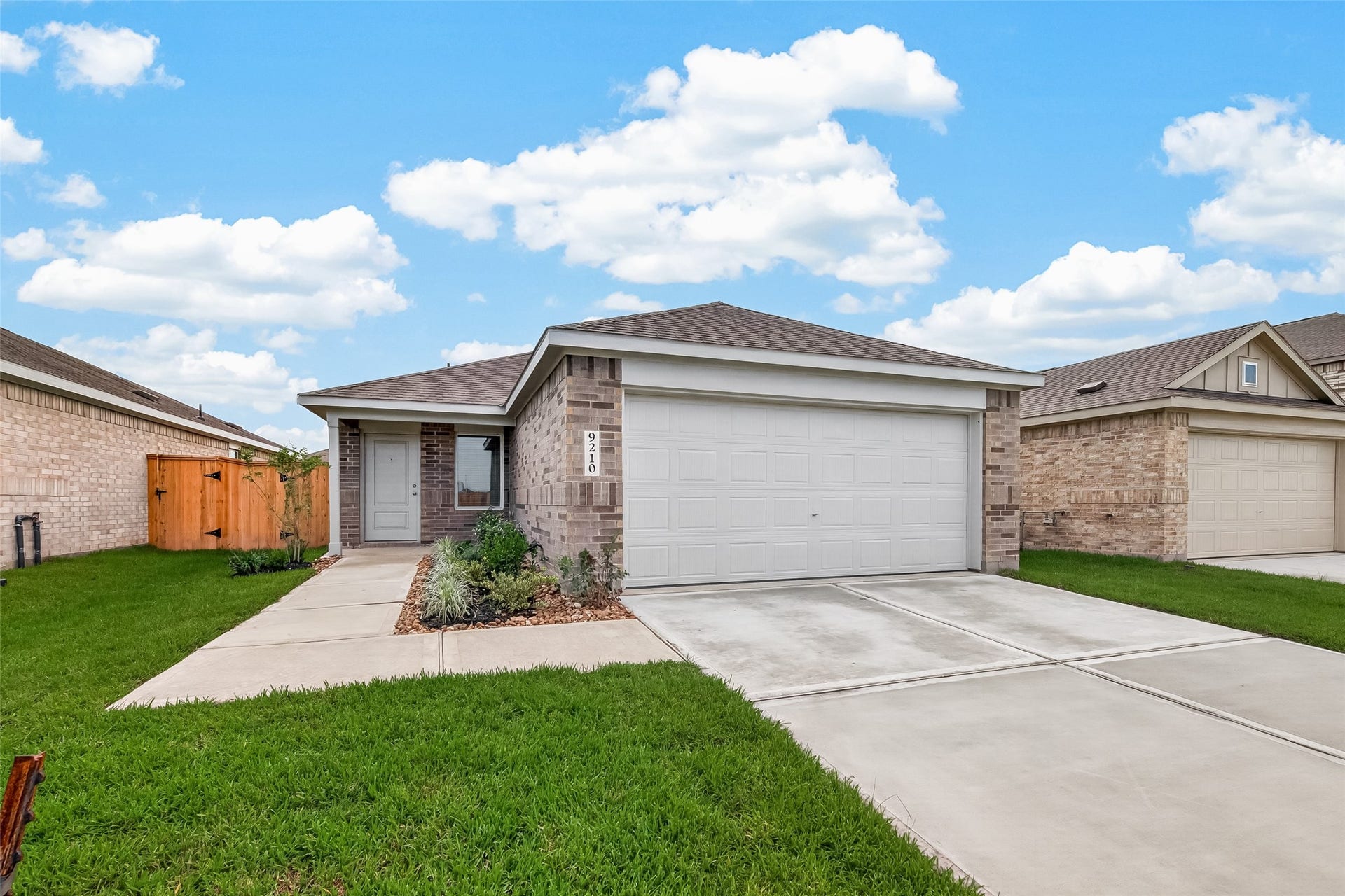 9210 Tern Pines Lane, Baytown, TX 77521 9210 Tern Pines Lane, Baytown, TX 77521