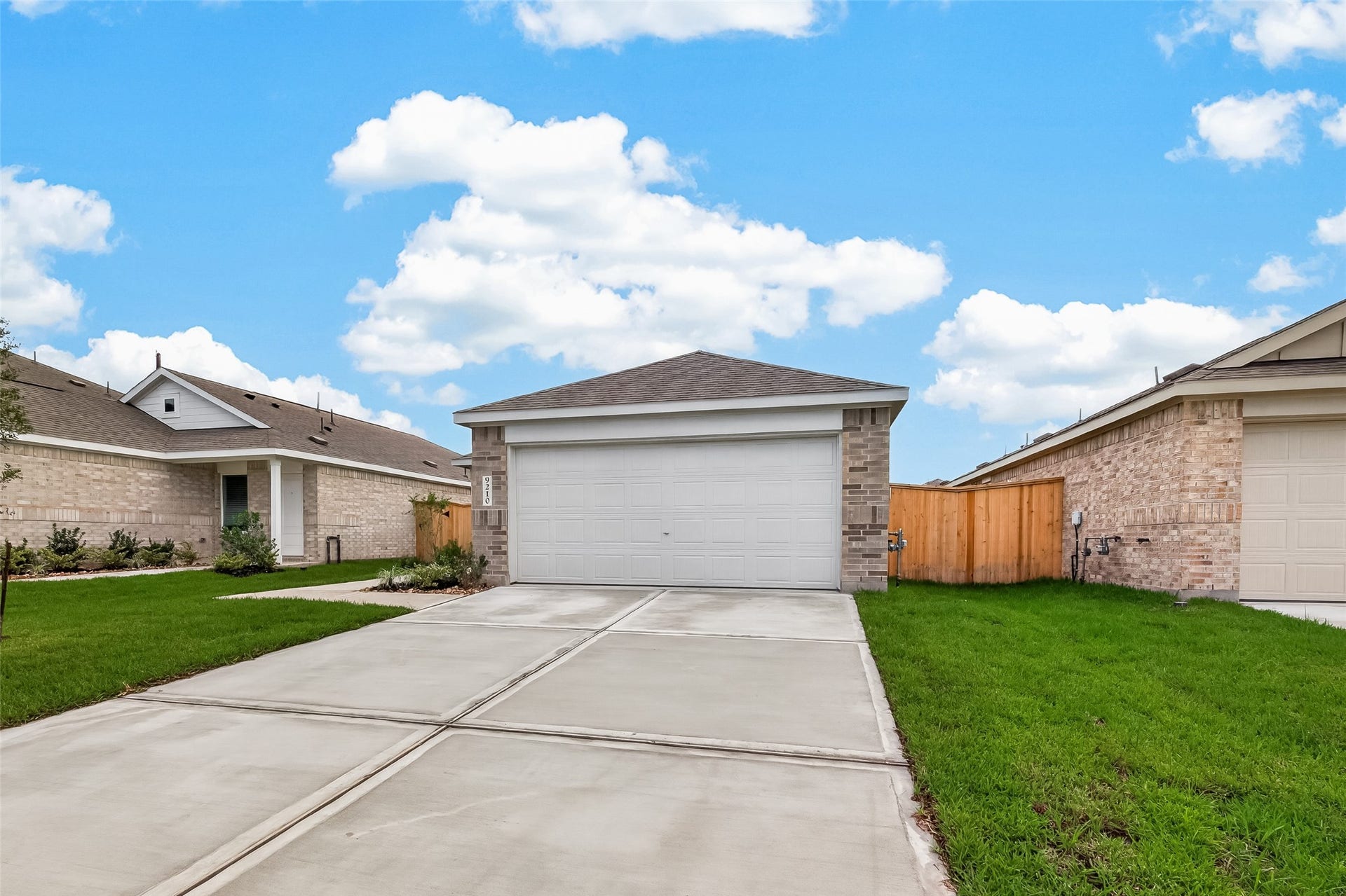 9210 Tern Pines Lane, Baytown, TX 77521 9210 Tern Pines Lane, Baytown, TX 77521