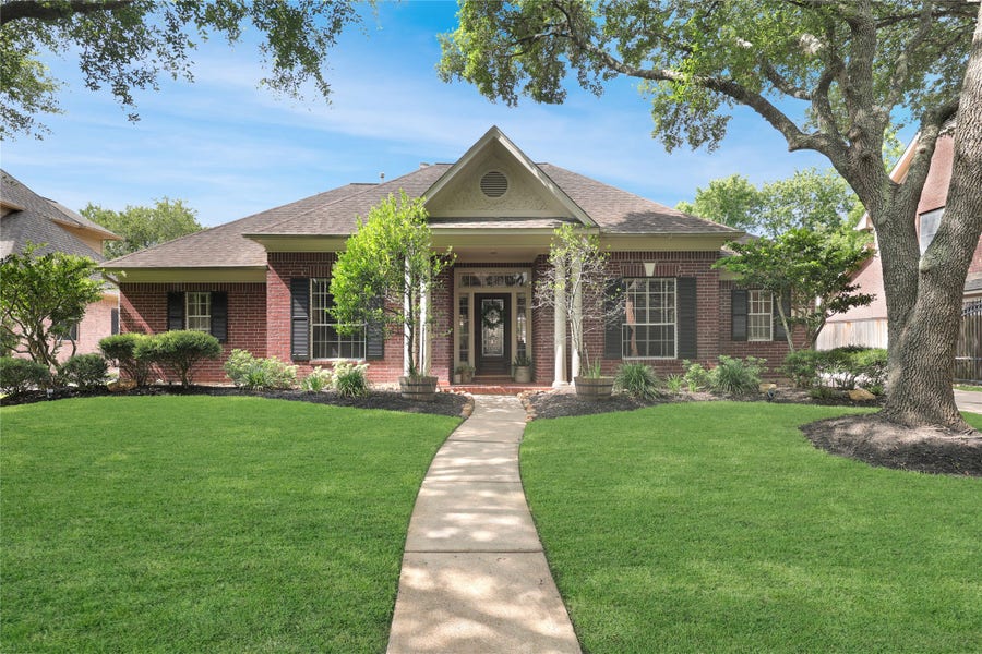 Property photo for 7406 Summer Trail Drive, Sugar Land, TX