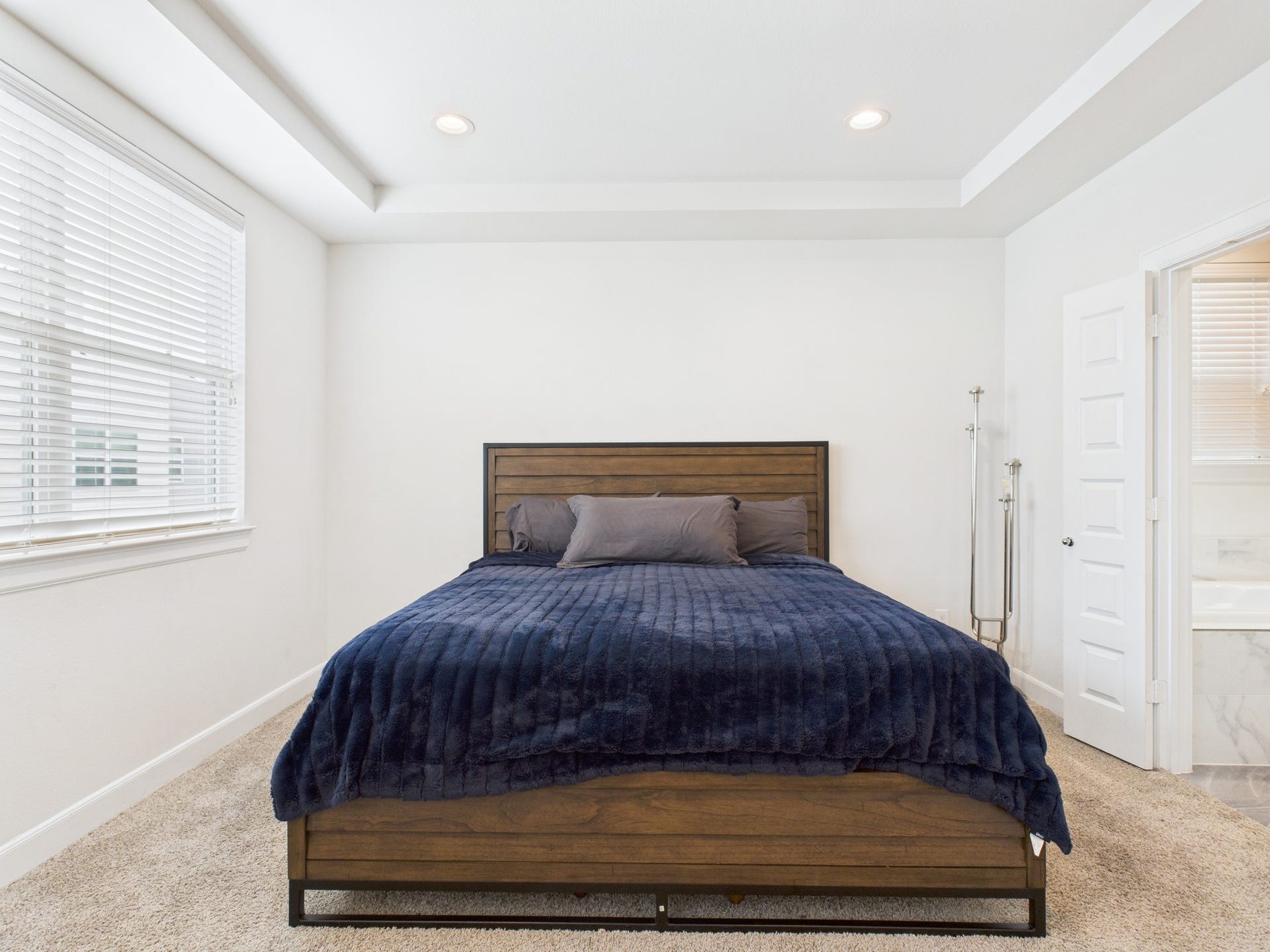 Large primary bedroom (3rd floor)