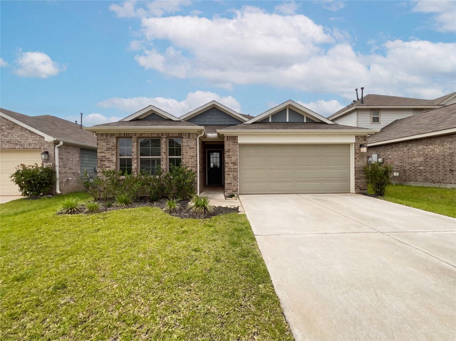 Property photo for 823 Deerhurst Lane, Magnolia, TX