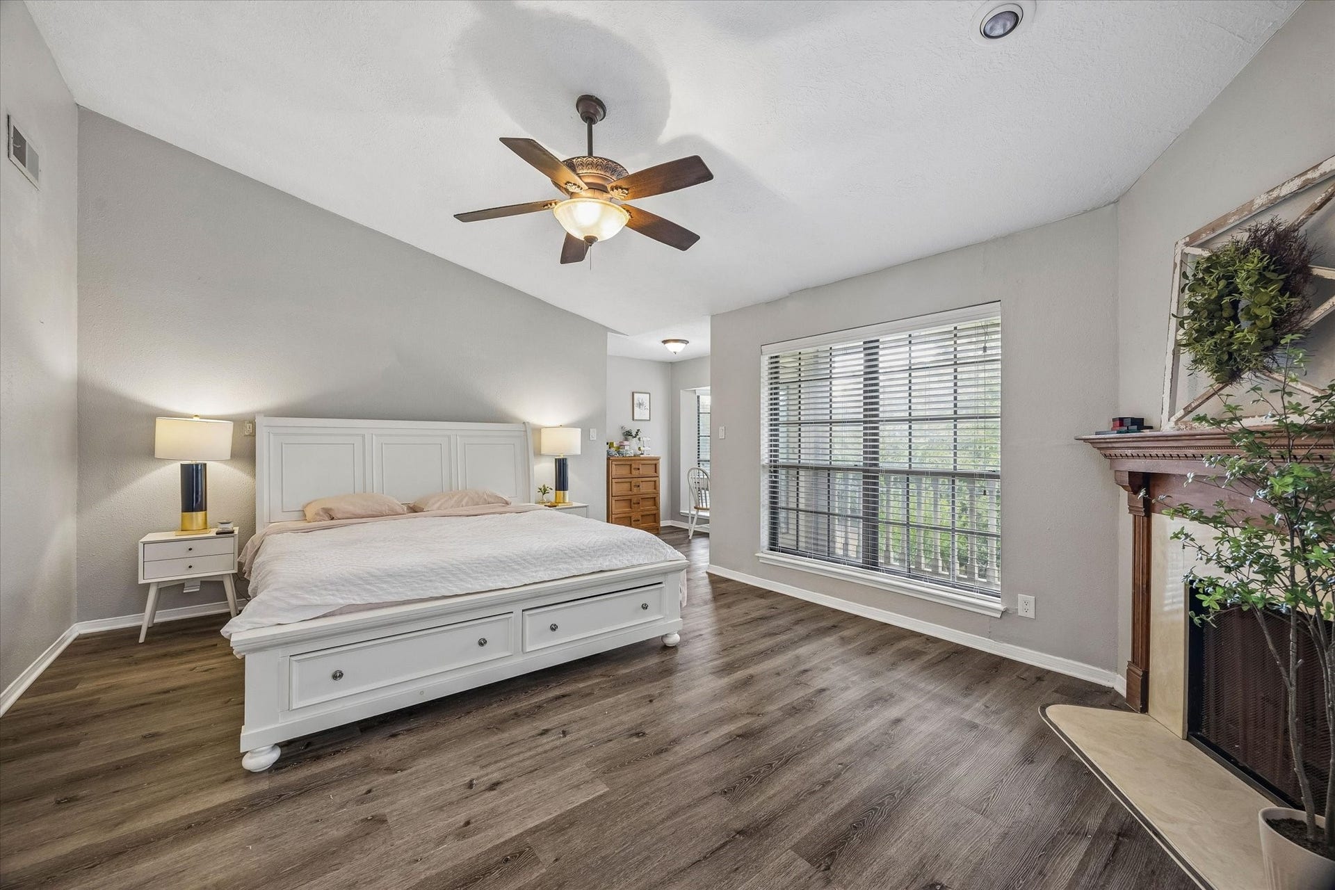 7350 Kirby Drive, #6, Houston, TX 77030 7350 Kirby Drive, #6, Houston, TX 77030