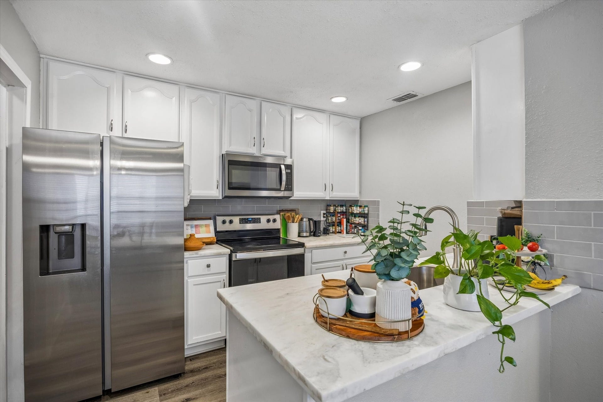 7350 Kirby Drive, #6, Houston, TX 77030 7350 Kirby Drive, #6, Houston, TX 77030