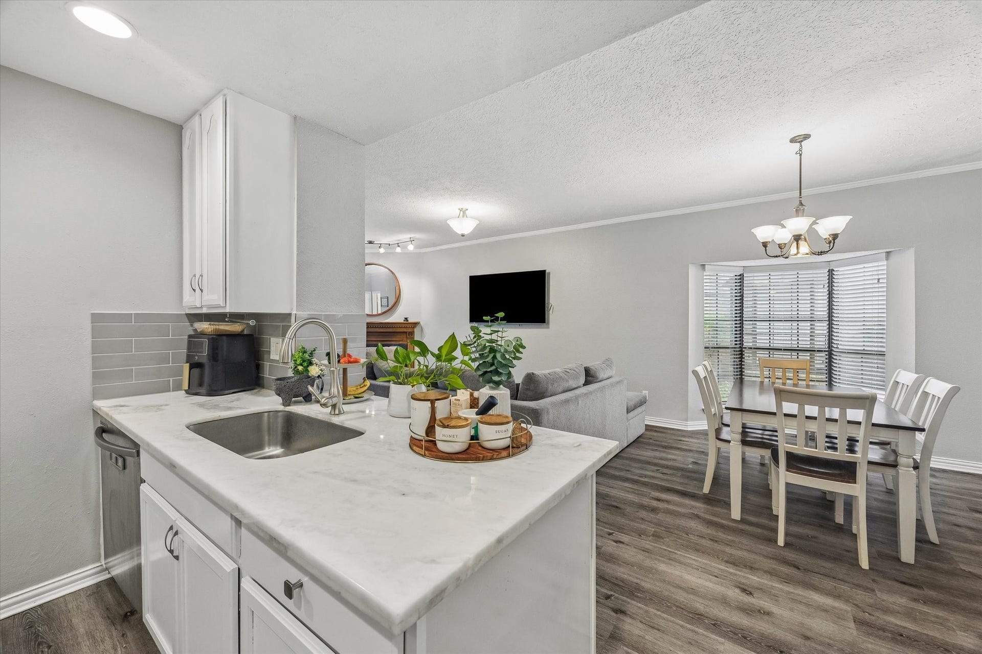 7350 Kirby Drive, #6, Houston, TX 77030 7350 Kirby Drive, #6, Houston, TX 77030
