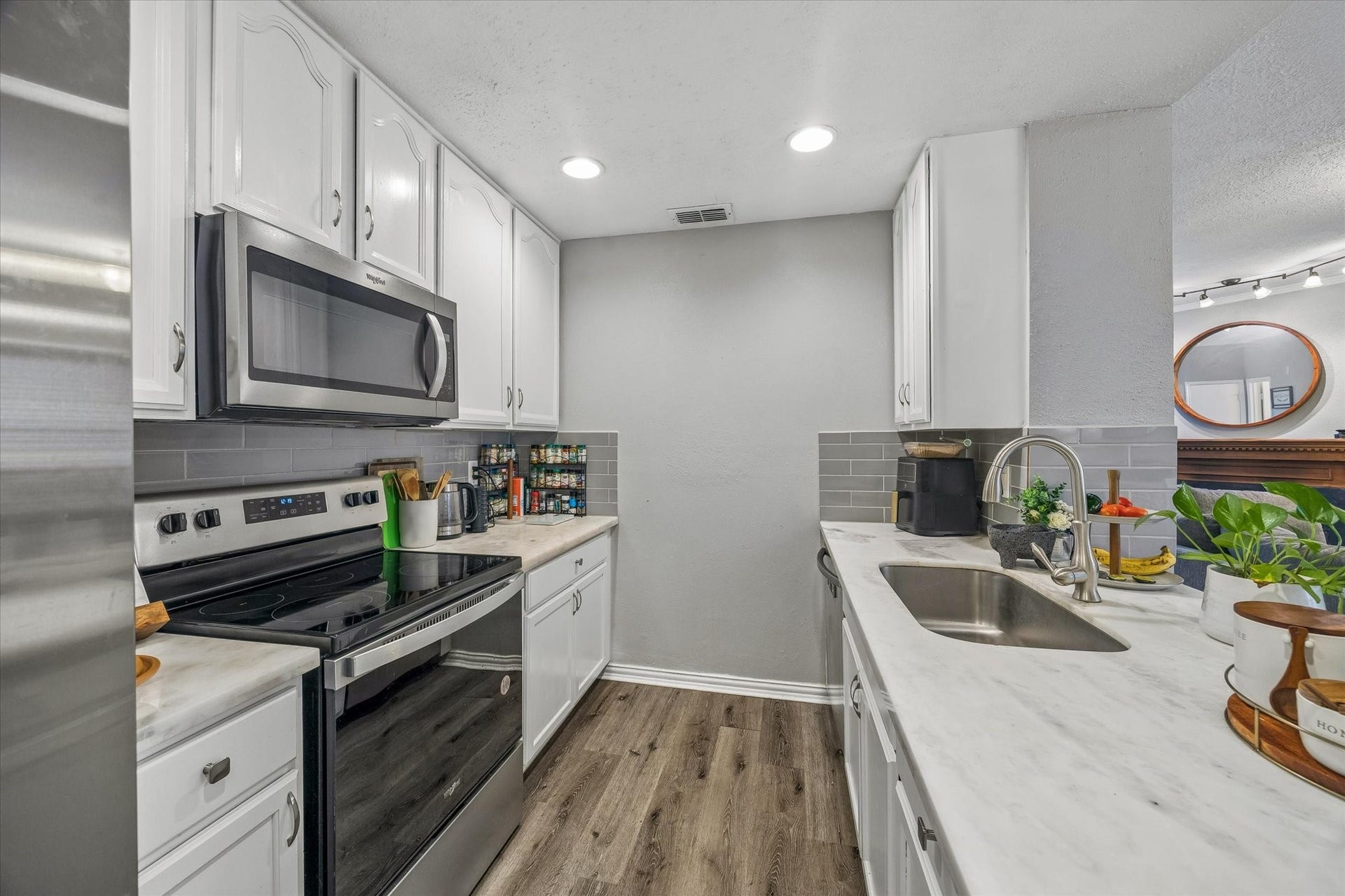 7350 Kirby Drive, #6, Houston, TX 77030 7350 Kirby Drive, #6, Houston, TX 77030