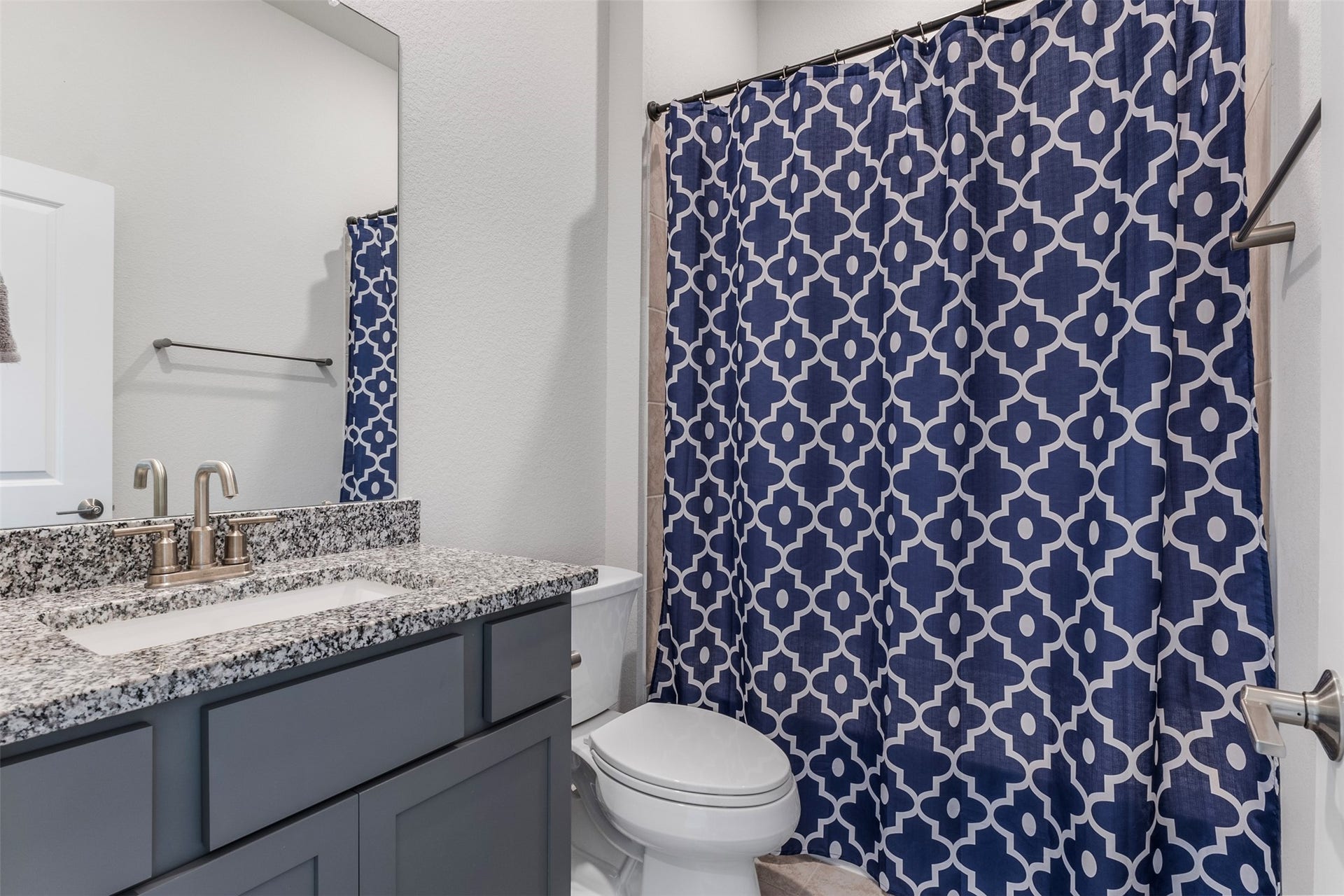 22107 Palo Dura Lane, Tomball, TX 77375 Secondary bathroom