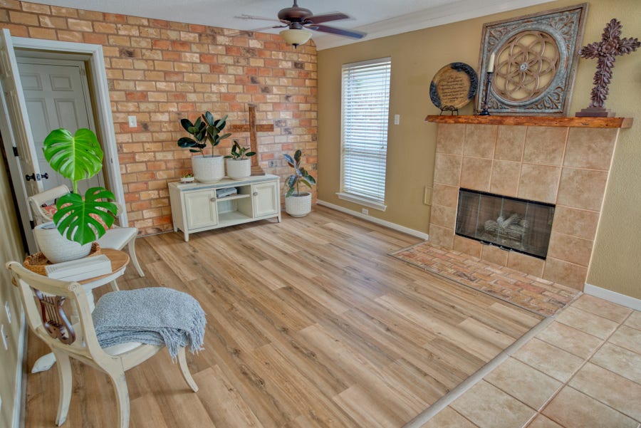 Property photo for 608 Prairie Lane, Angleton, TX