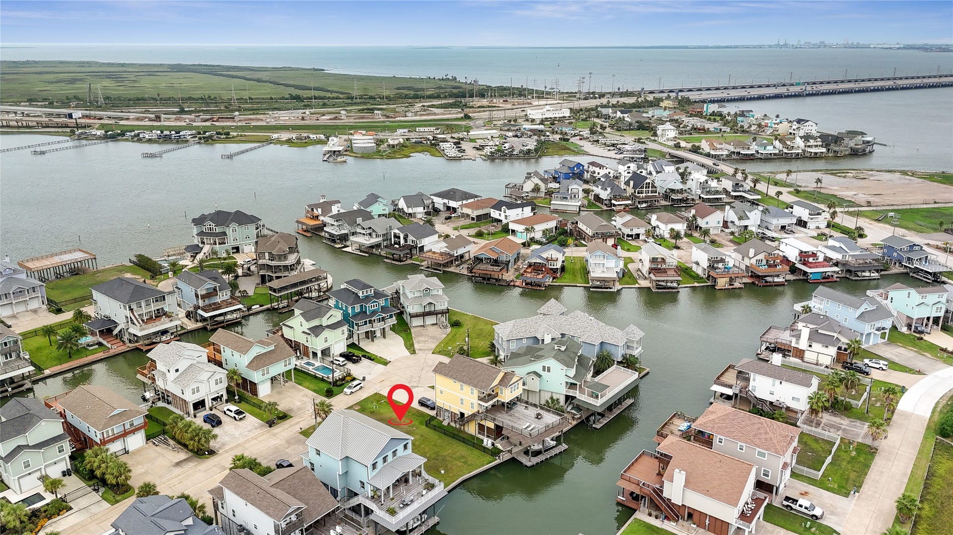 413 Amanda Circle, Tiki Island, TX 77554 Come experiene life on Tiki Island!