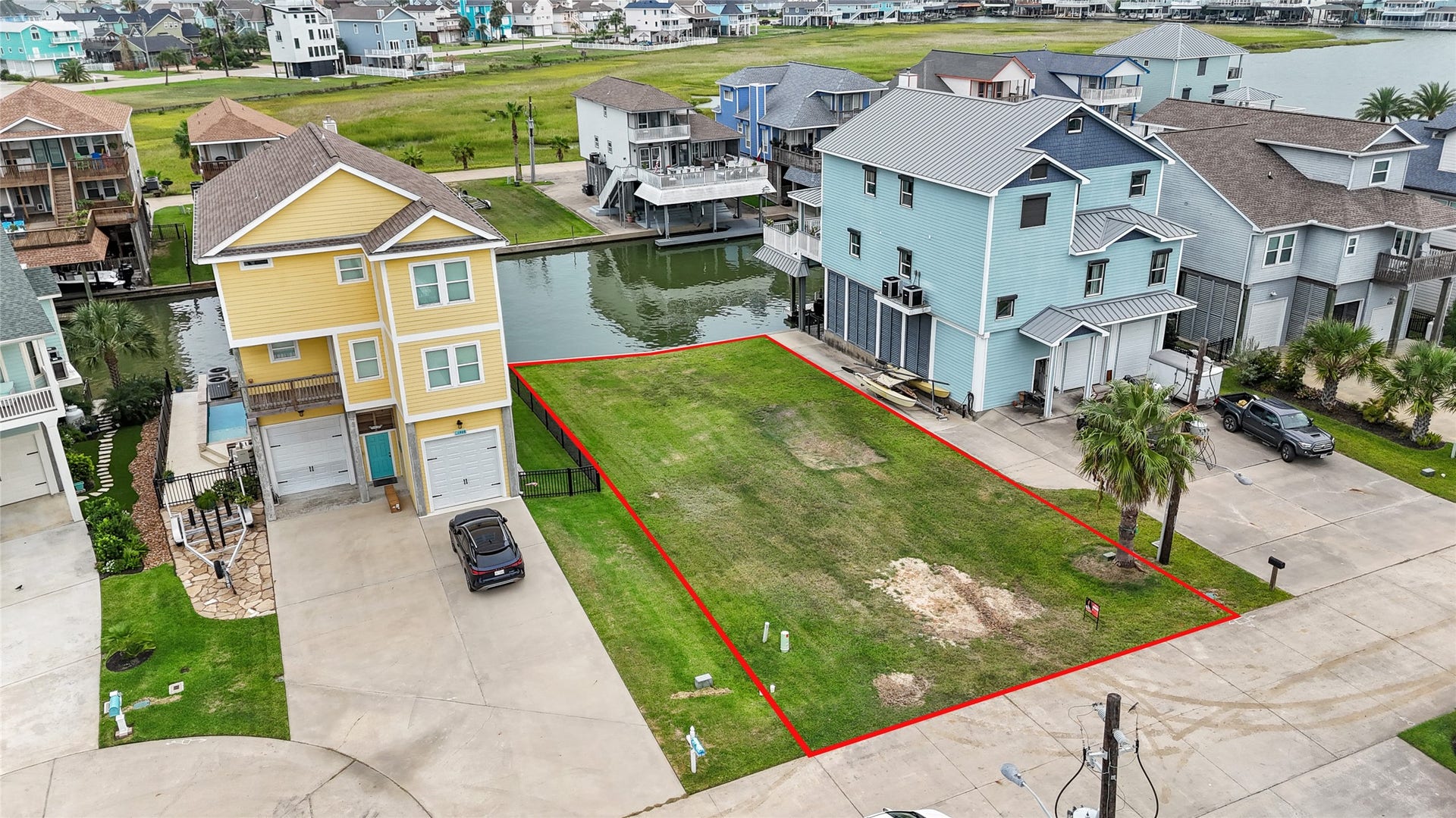 413 Amanda Circle, Tiki Island, TX 77554 there is another vacant lot across from this one providing open views.