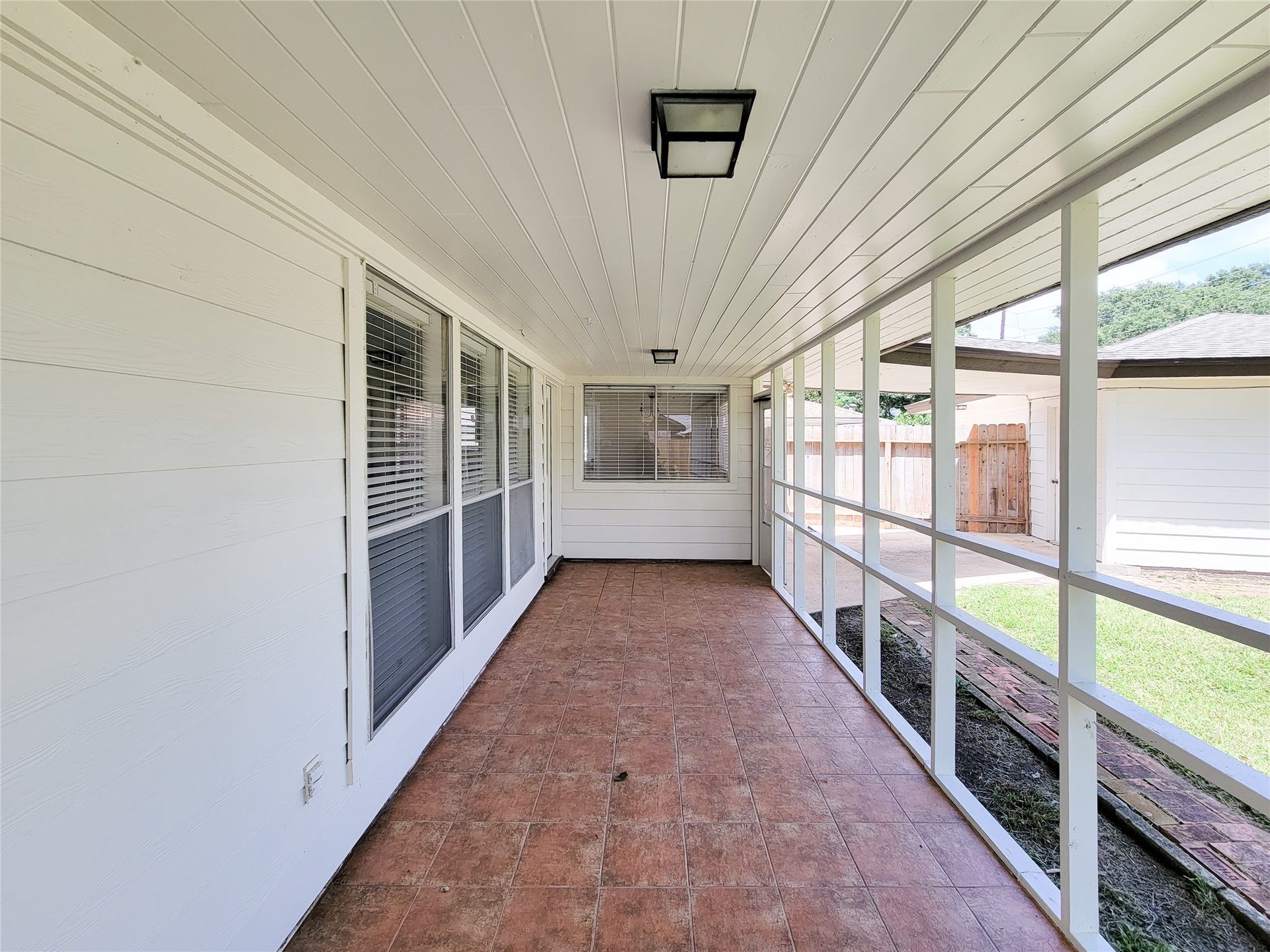 18583 Martinique Drive, Nassau Bay, TX 77058 Covered patio that one can add the screens to enclose