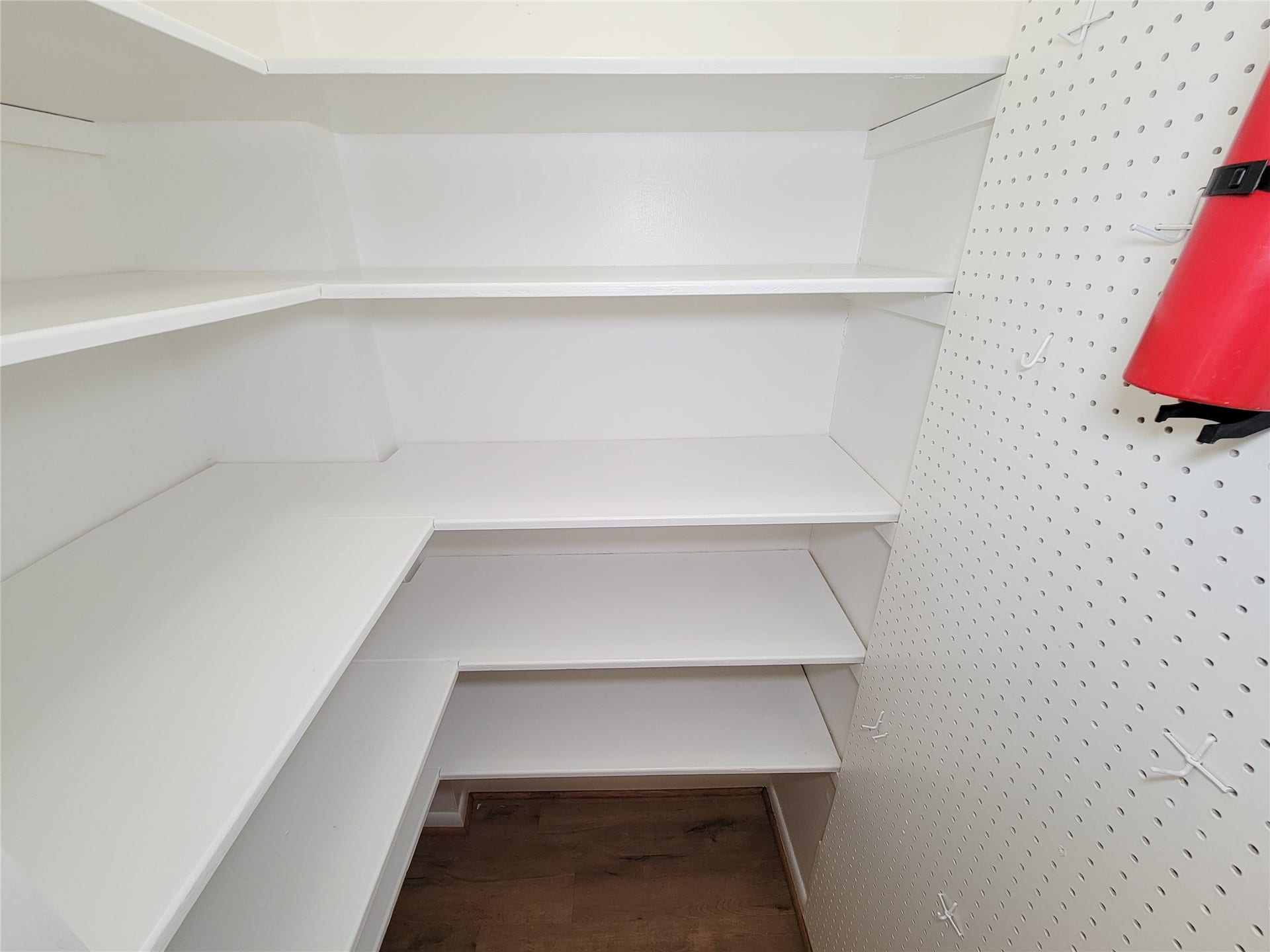 18583 Martinique Drive, Nassau Bay, TX 77058 Kitchen pantry