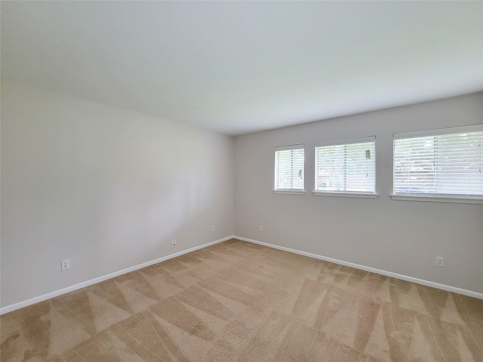18583 Martinique Drive, Nassau Bay, TX 77058 Secondary bedroom downstairs