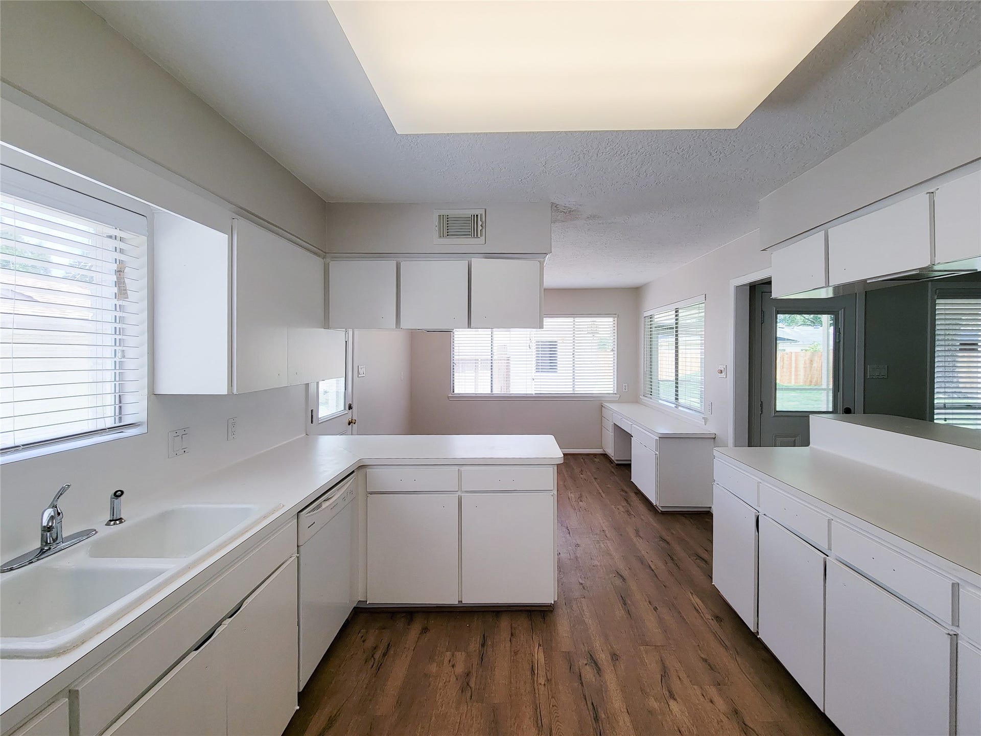 18583 Martinique Drive, Nassau Bay, TX 77058 18583 Martinique Drive, Nassau Bay, TX 77058