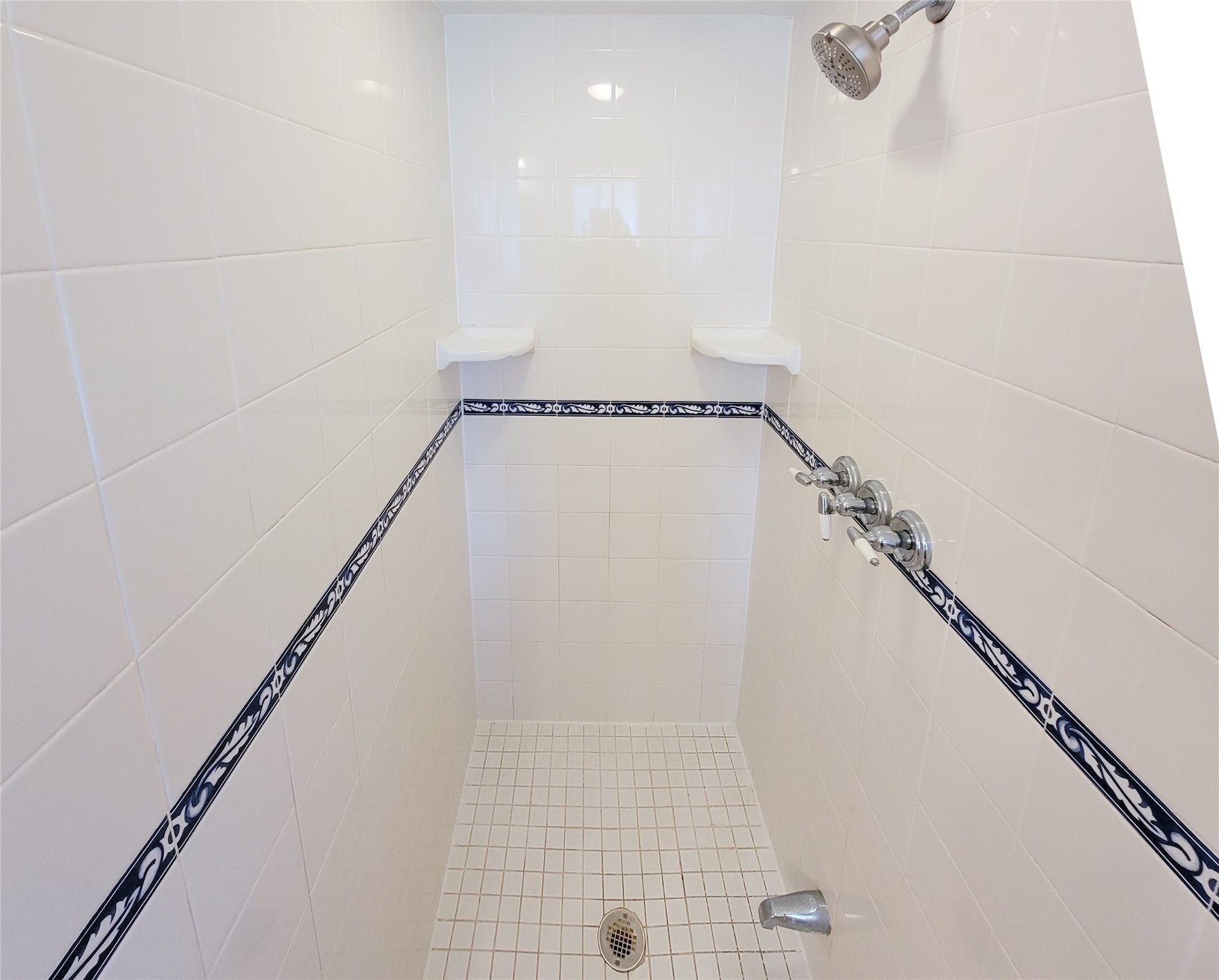 18583 Martinique Drive, Nassau Bay, TX 77058 Master shower