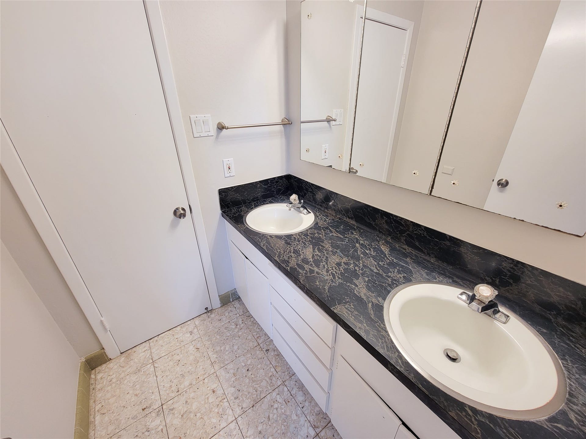 18583 Martinique Drive, Nassau Bay, TX 77058 Upstairs bathroom, double vanities