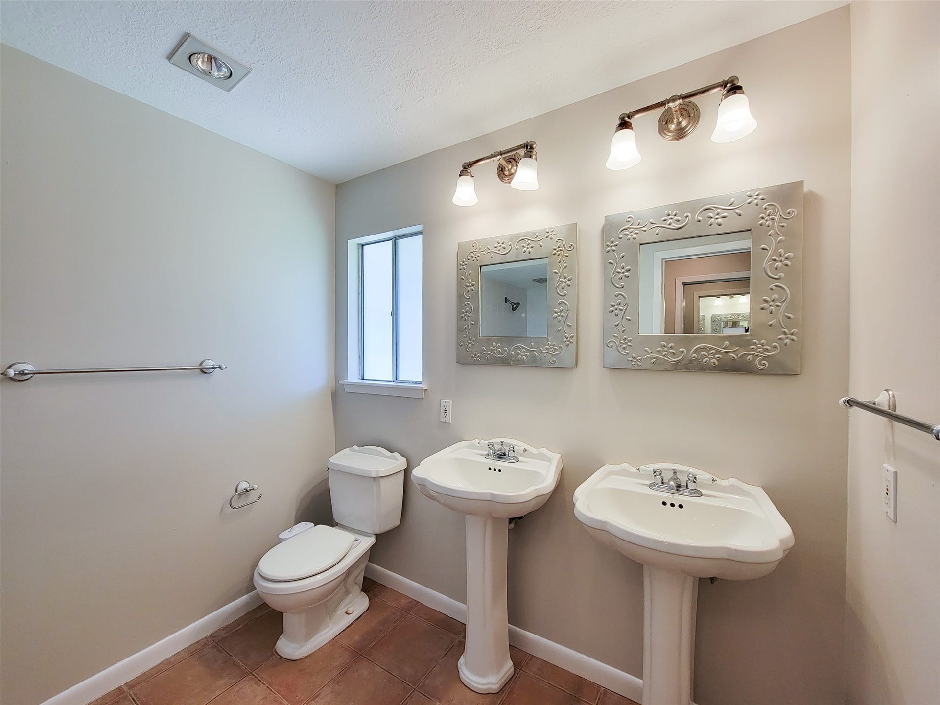 18583 Martinique Drive, Nassau Bay, TX 77058 Double pedestial sinks in primary bathroom