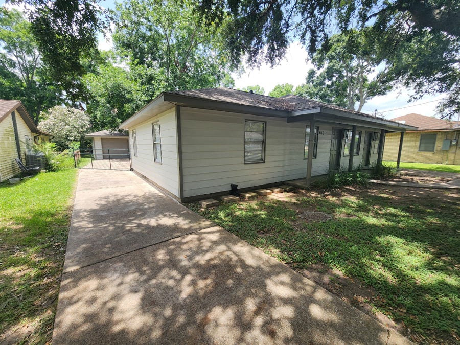 Property photo for 610 Tovrea Road, Alvin, TX
