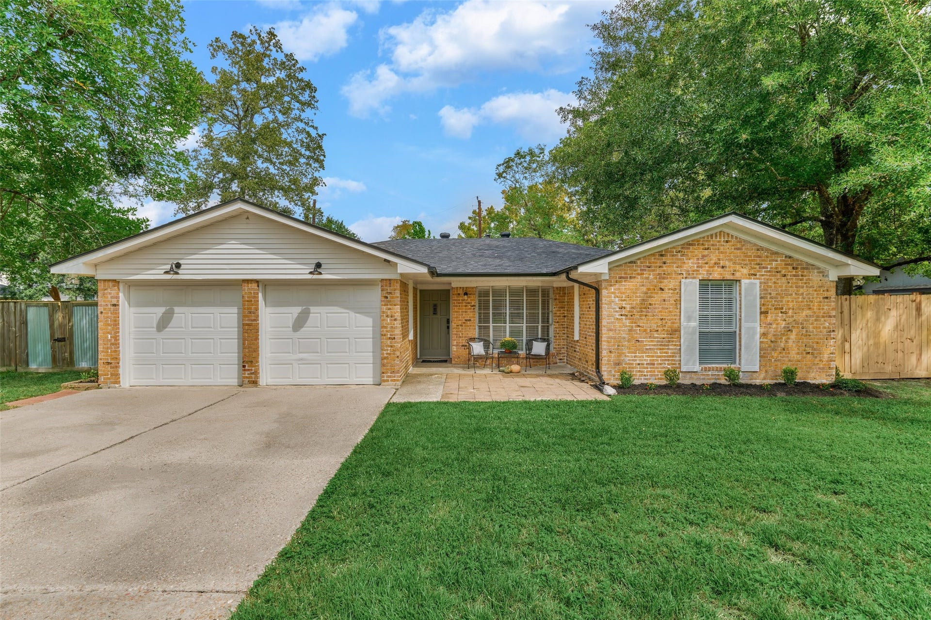 307 Robinwood Drive, Spring, TX 77386 Charming updated 4 bed 2 bath home in the heart of Oak Ridge North close to everything!