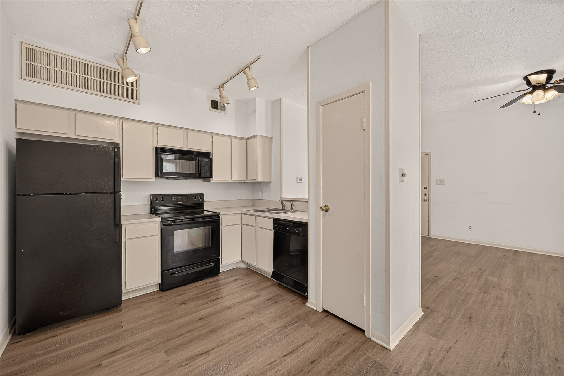 2021 Spenwick Drive, #217, Houston, TX 77055 2021 Spenwick Drive, #217, Houston, TX 77055