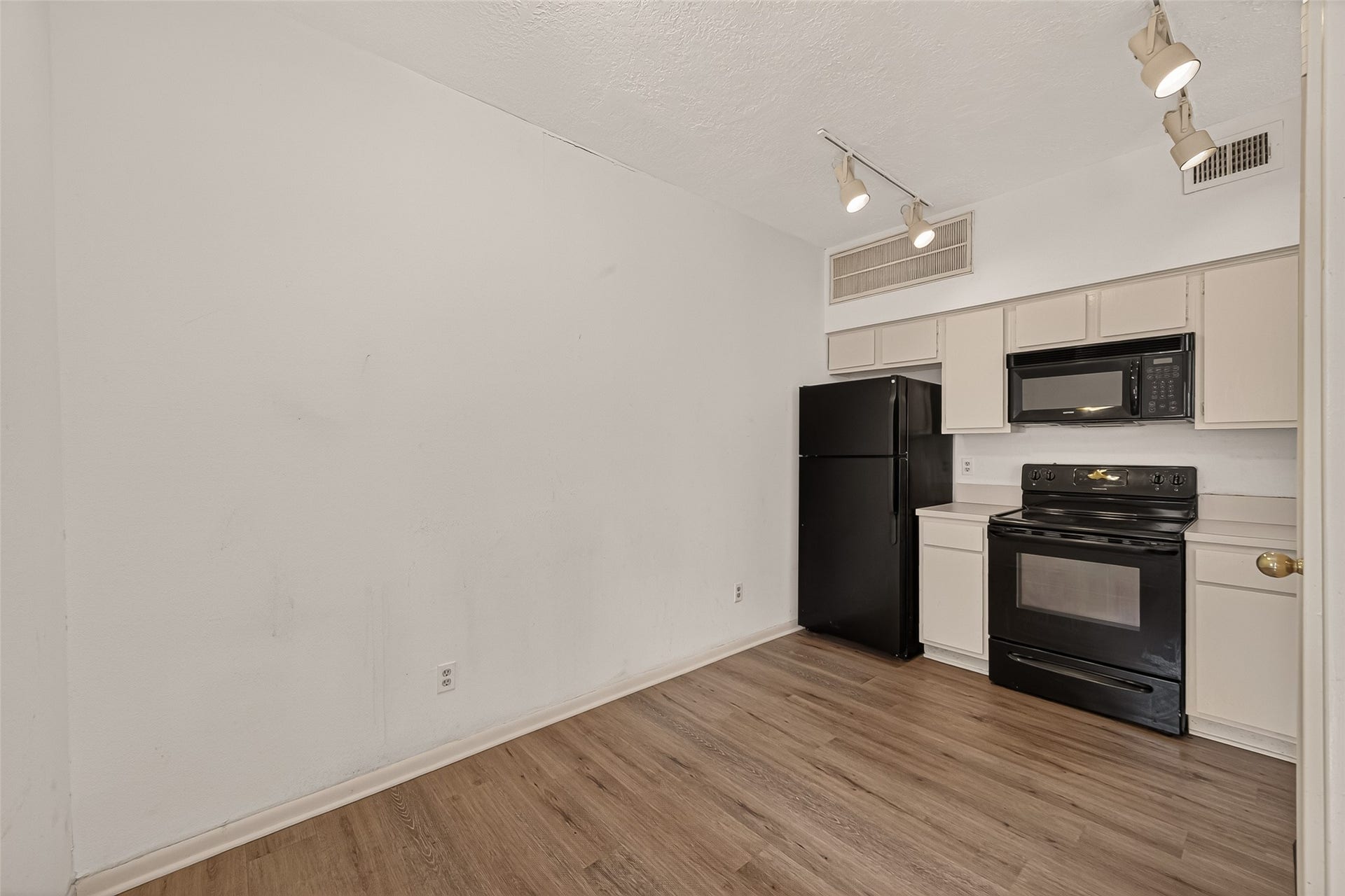 2021 Spenwick Drive, #217, Houston, TX 77055 2021 Spenwick Drive, #217, Houston, TX 77055