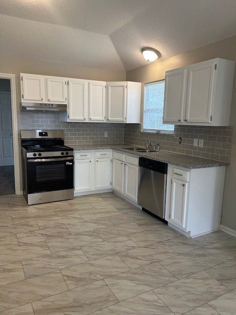 10440 Royal Adrian Drive, Conroe, TX 77303 10440 Royal Adrian Drive, Conroe, TX 77303