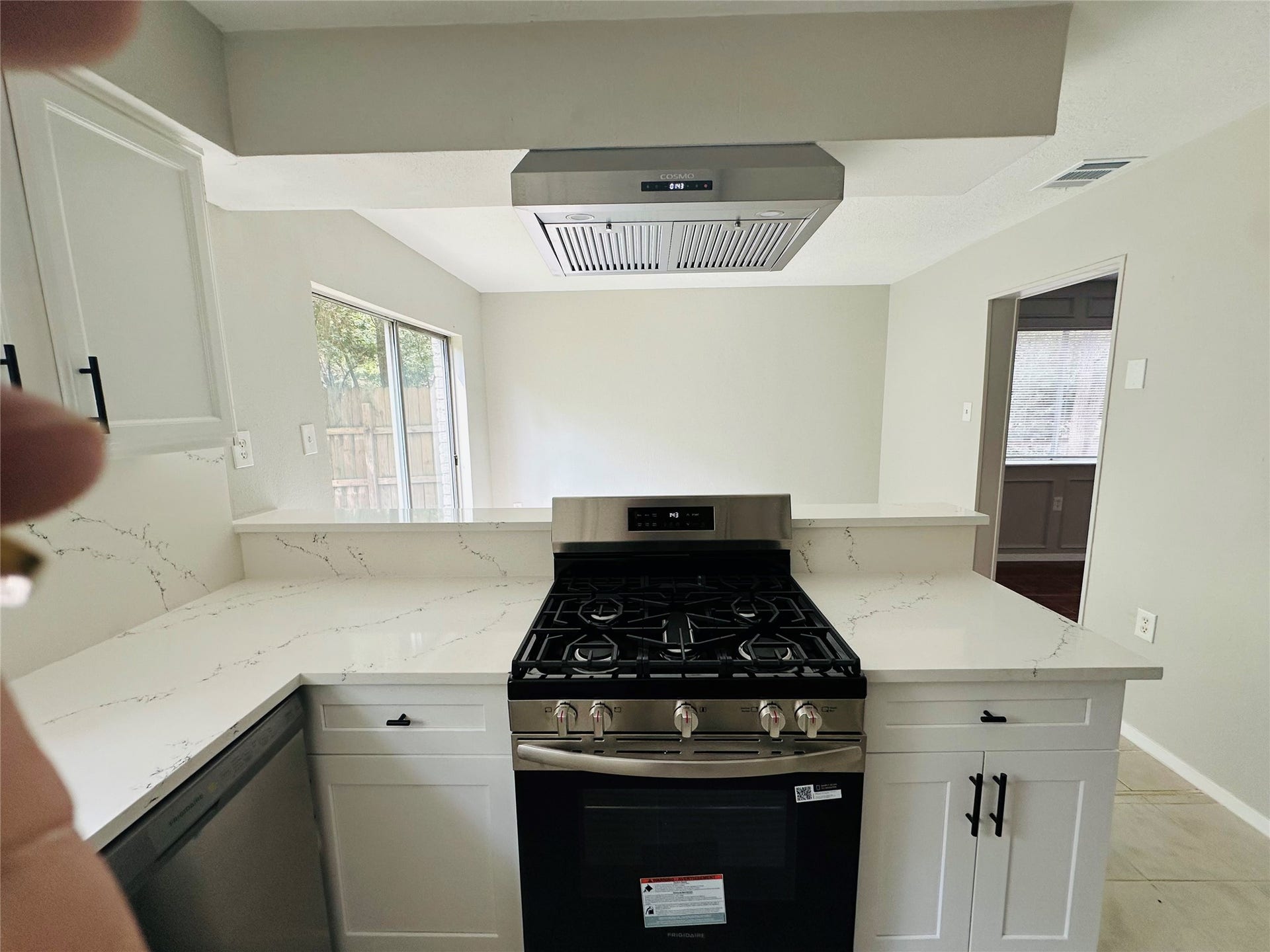 44 Yewleaf Road, The Woodlands, TX 77381 44 Yewleaf Road, The Woodlands, TX 77381
