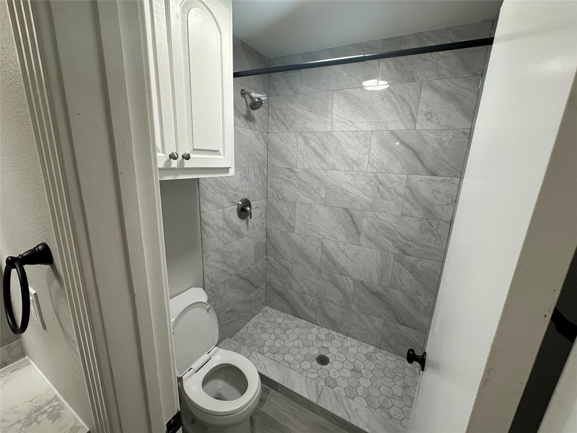 44 Yewleaf Road, The Woodlands, TX 77381 44 Yewleaf Road, The Woodlands, TX 77381