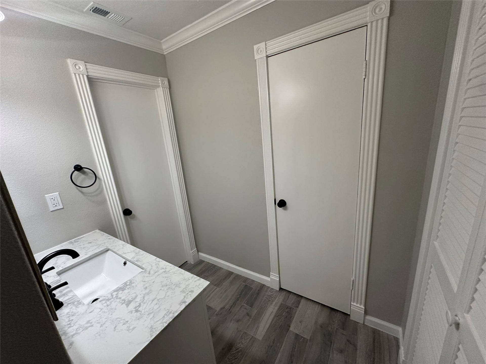 44 Yewleaf Road, The Woodlands, TX 77381 44 Yewleaf Road, The Woodlands, TX 77381