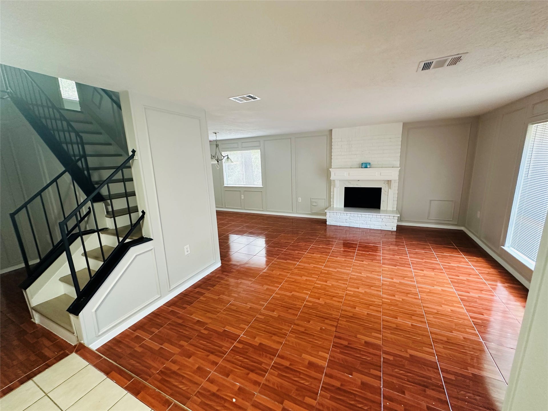 44 Yewleaf Road, The Woodlands, TX 77381 44 Yewleaf Road, The Woodlands, TX 77381