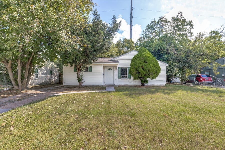 Property photo for 302 14th Street N, Texas City, TX