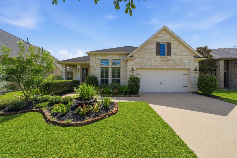 Property photo for 703 Victory Terrace Lane, Friendswood, TX