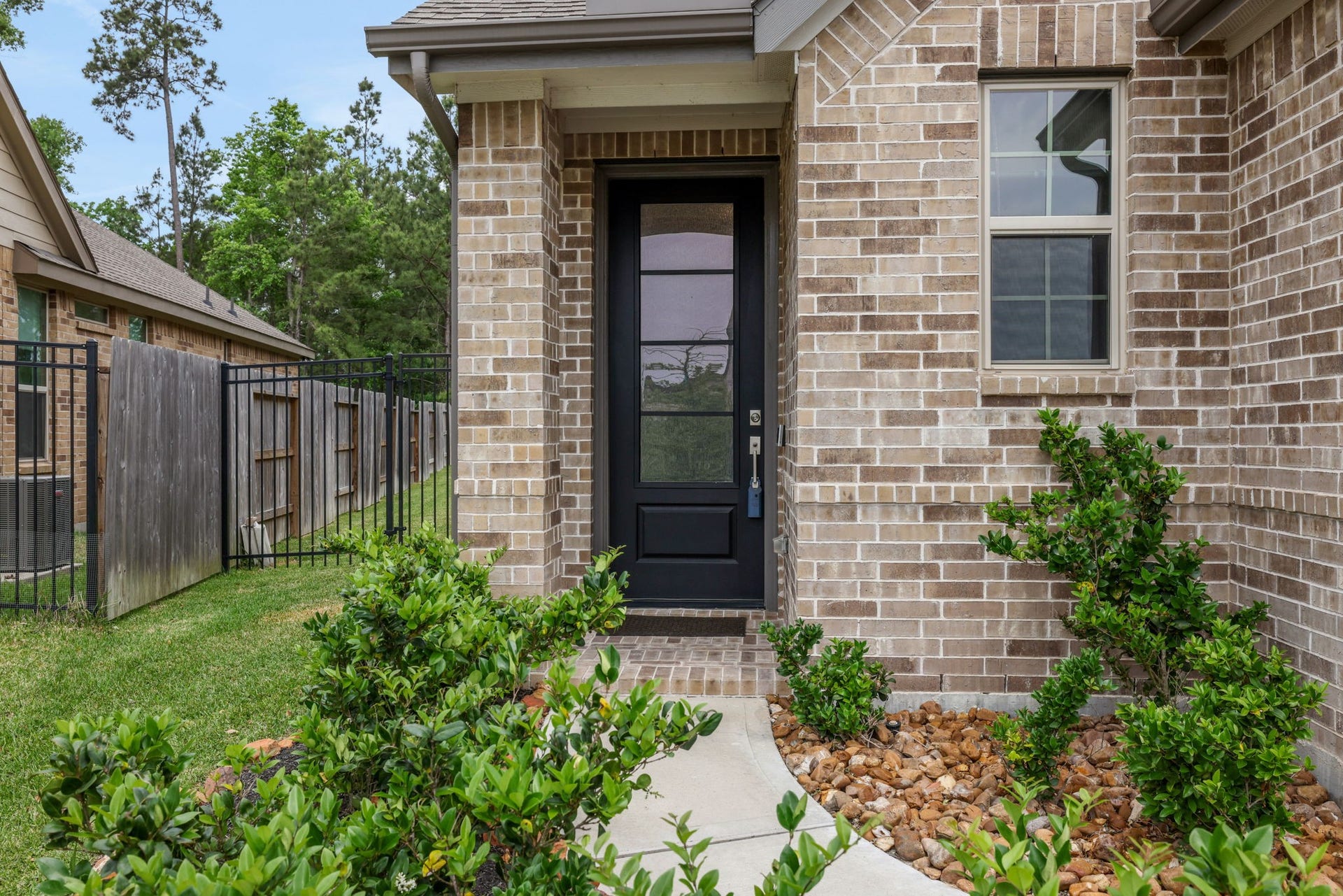 4933 Chester Lake Lane, Porter, TX 77365 Come home to this beautiful Lennar Avavti featuring 4beds 2.5baths, open floor plan, large greenbelt lot with No Back Neighbors! The home has no carpet, luxury shades, designer painted, with an abundance of natural light. This home has been used as a secondary residence and has been lightly lived in.