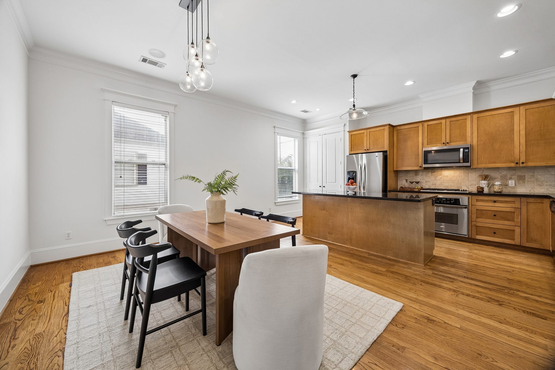 916 Lawrence Street, #A, Houston, TX 77008 916 Lawrence Street, #A, Houston, TX 77008