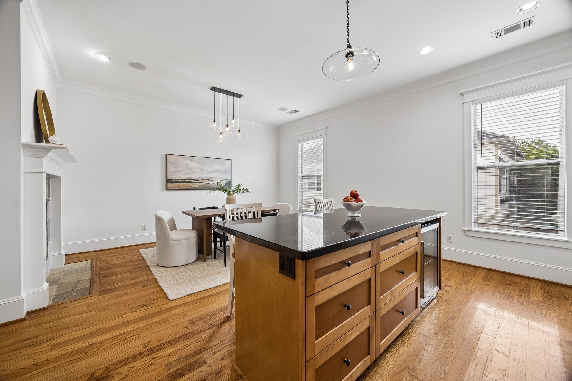 916 Lawrence Street, #A, Houston, TX 77008 916 Lawrence Street, #A, Houston, TX 77008