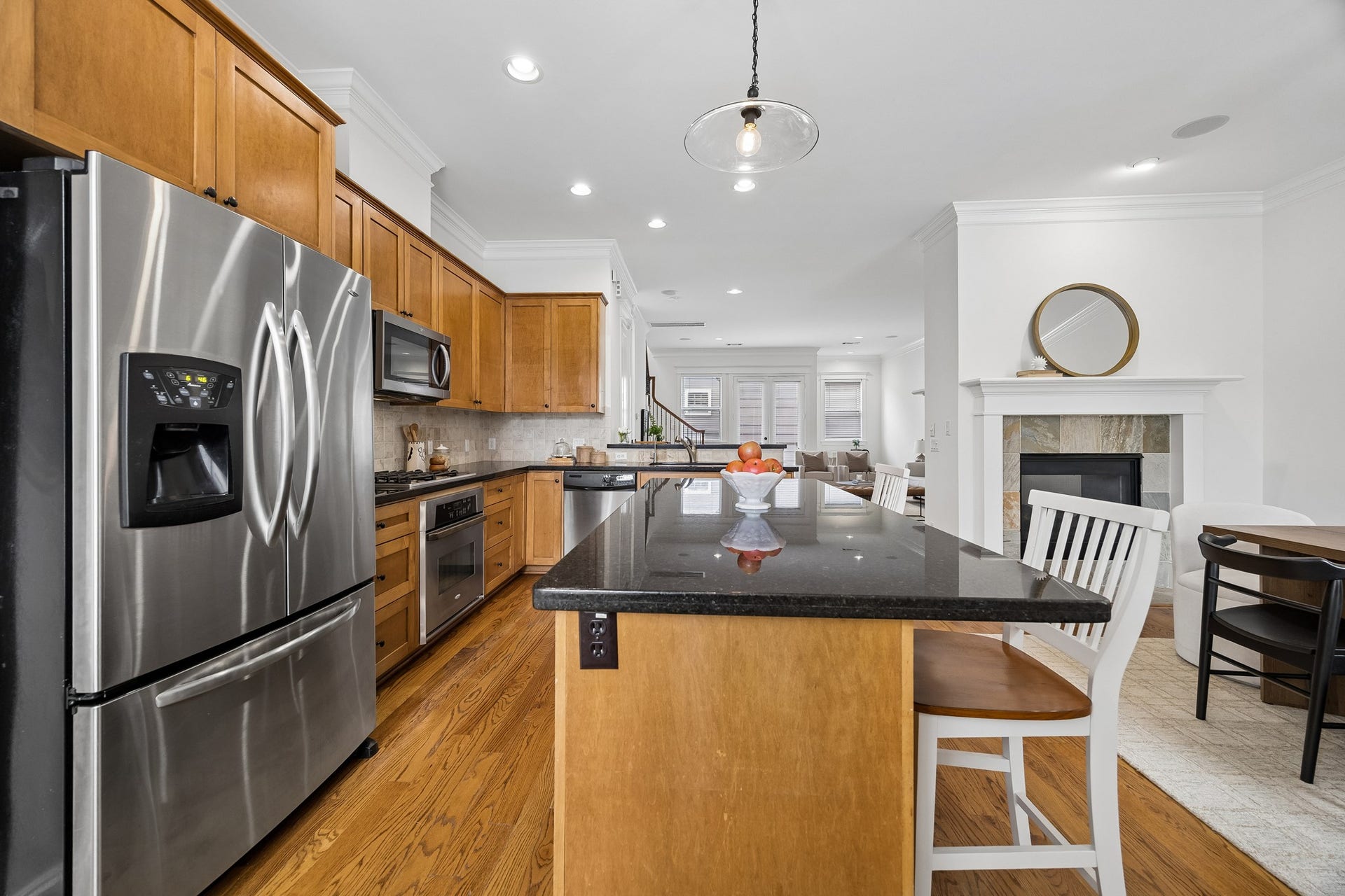 916 Lawrence Street, #A, Houston, TX 77008 916 Lawrence Street, #A, Houston, TX 77008