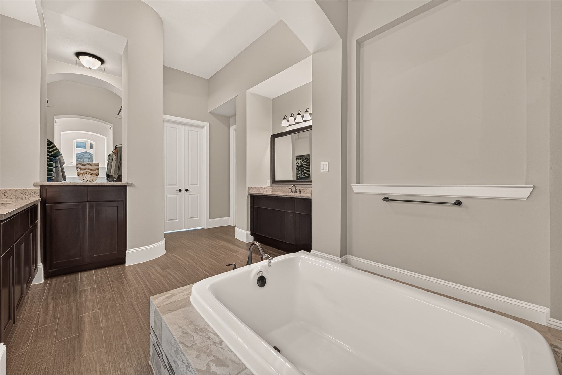 17811 Riata Prairie Lane, Cypress, TX 77433 Grand Primary Bath with Large Soaking Tub and Walk In Texas Sized Shower