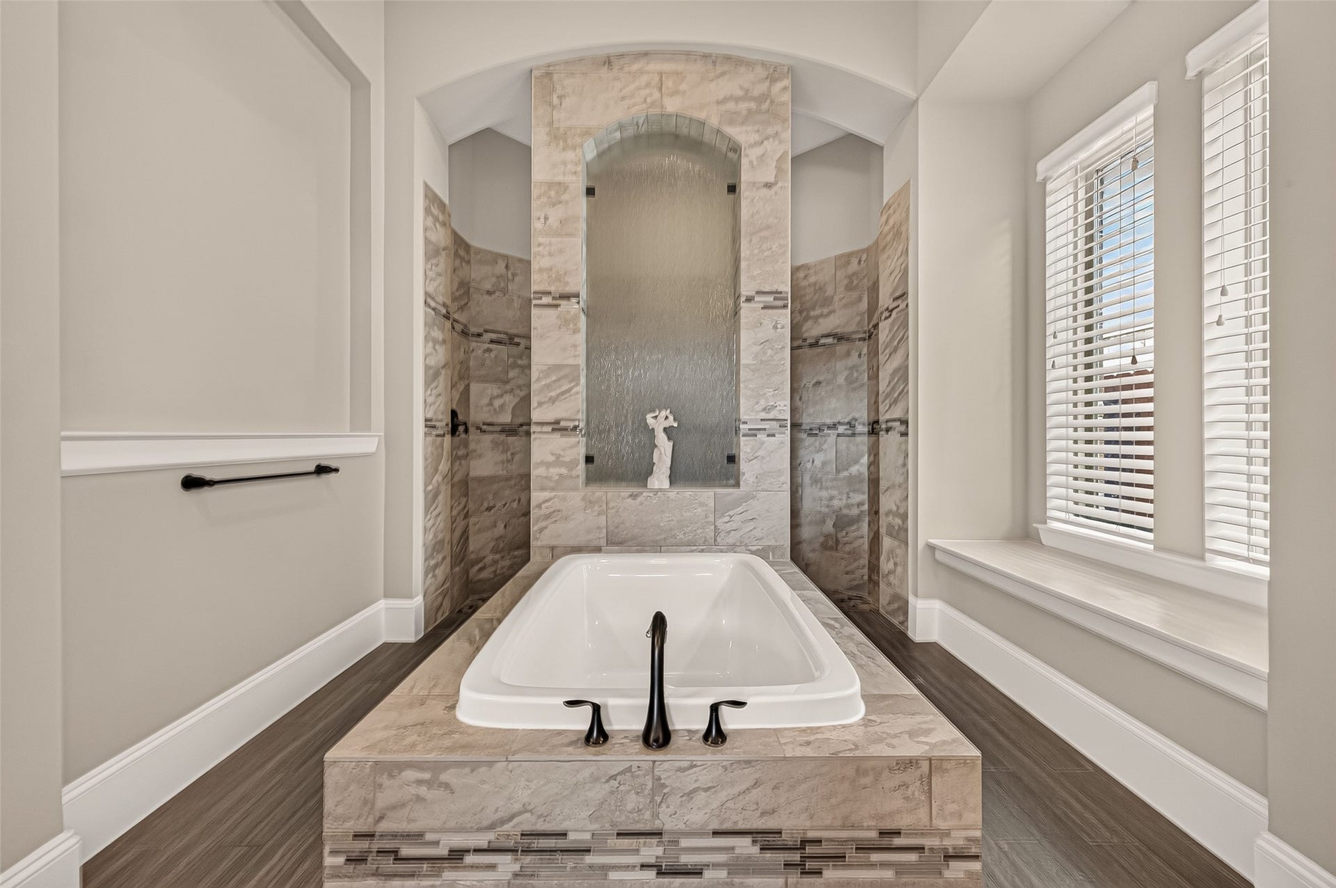 17811 Riata Prairie Lane, Cypress, TX 77433 Grand Primary Bath with Large Soaking Tub and Walk In Texas Sized Shower