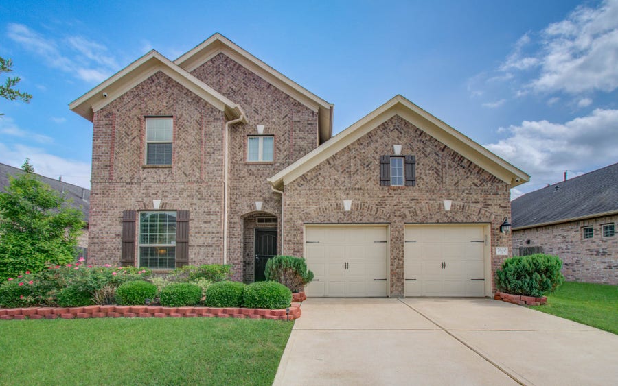 Property photo for 7610 River Pass Drive, Pearland, TX