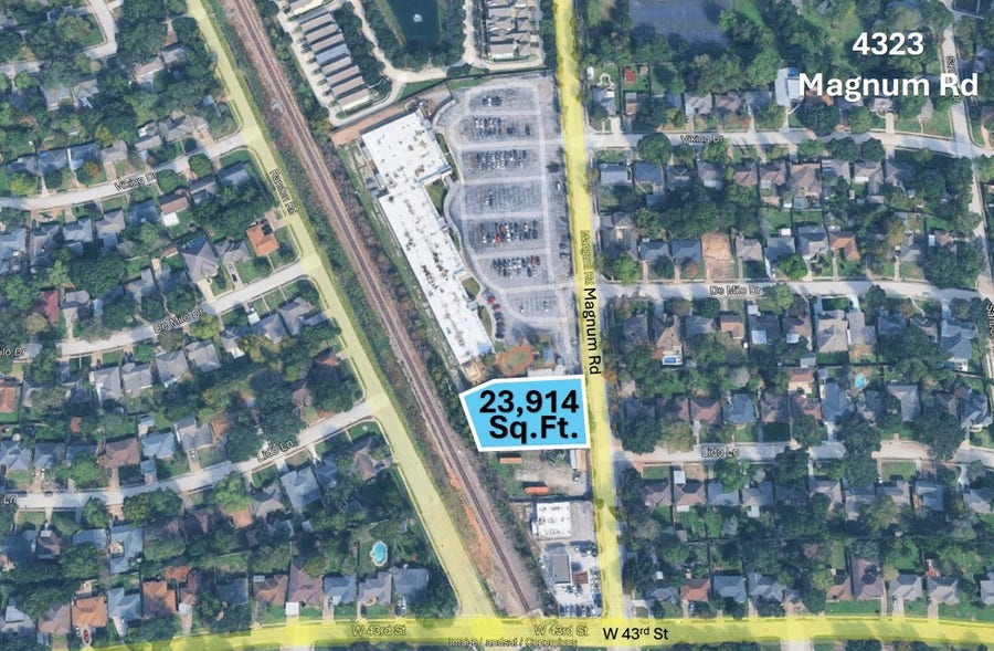 Property photo for 4323 Mangum Road, Houston, TX