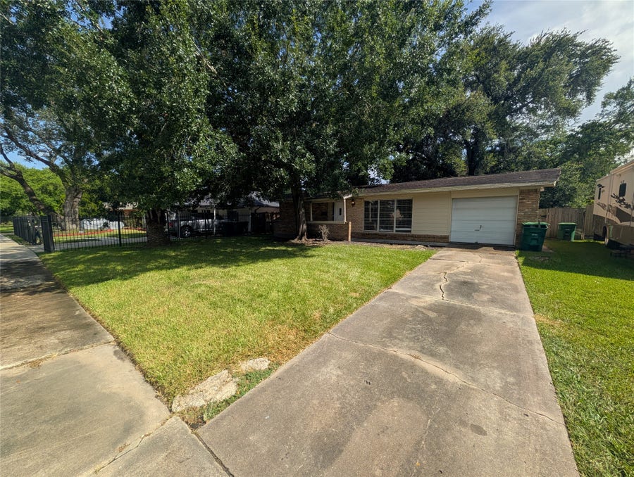 Property photo for 2819 Dragonwick Drive, Houston, TX