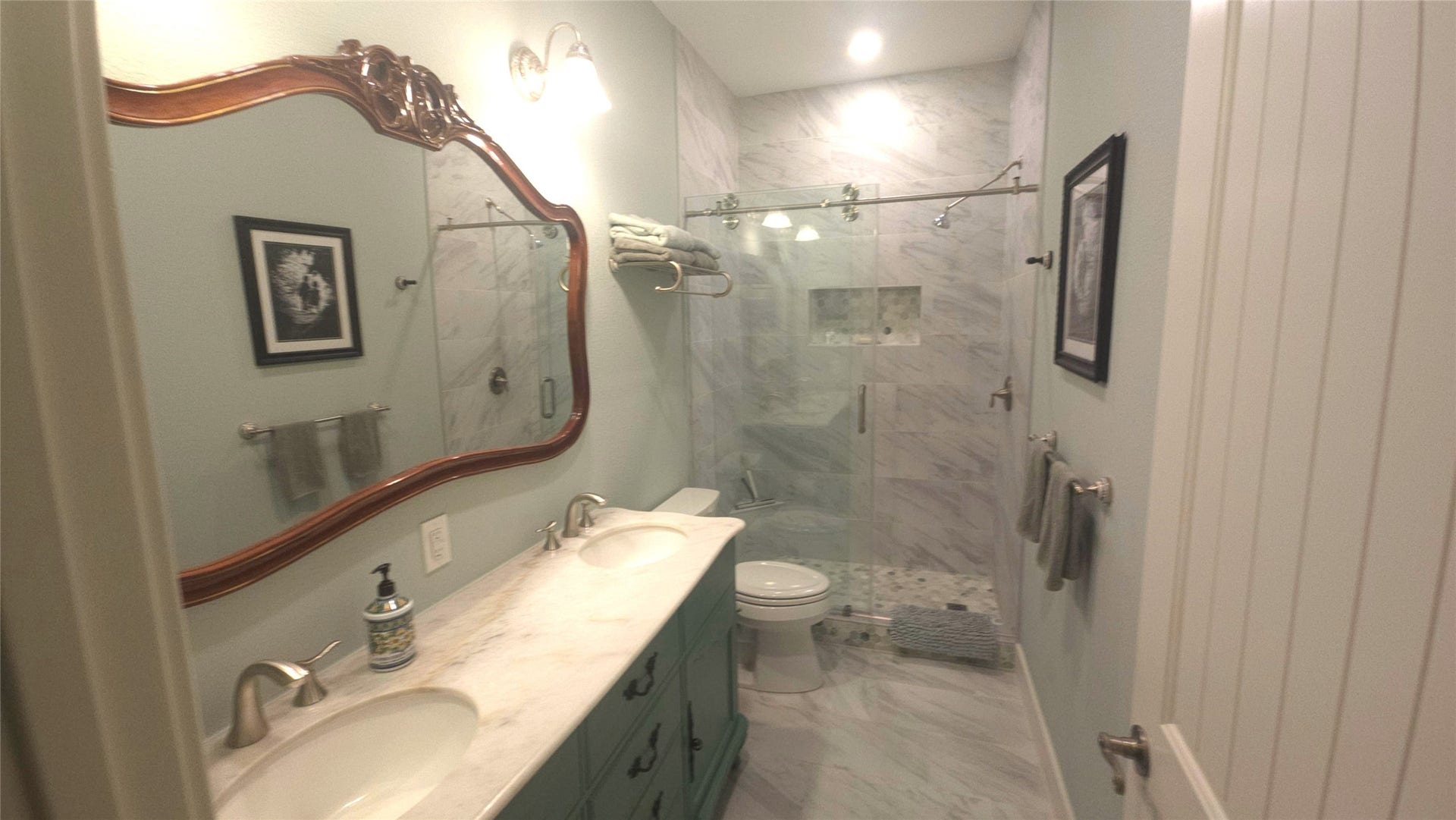 1142 Misty Lake Drive, Sugar Land, TX 77498 second full bath
