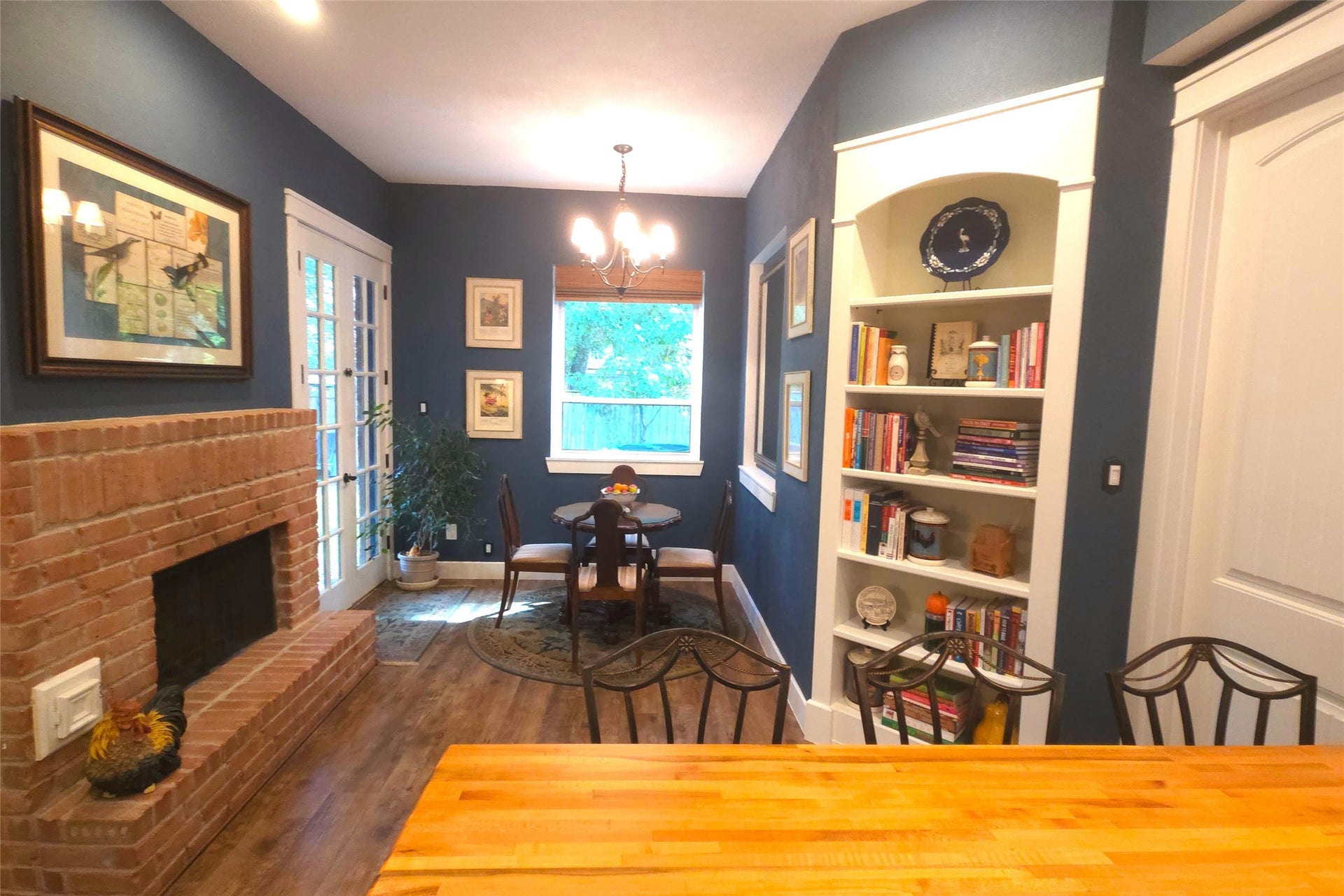 1142 Misty Lake Drive, Sugar Land, TX 77498 wonderful built-ins