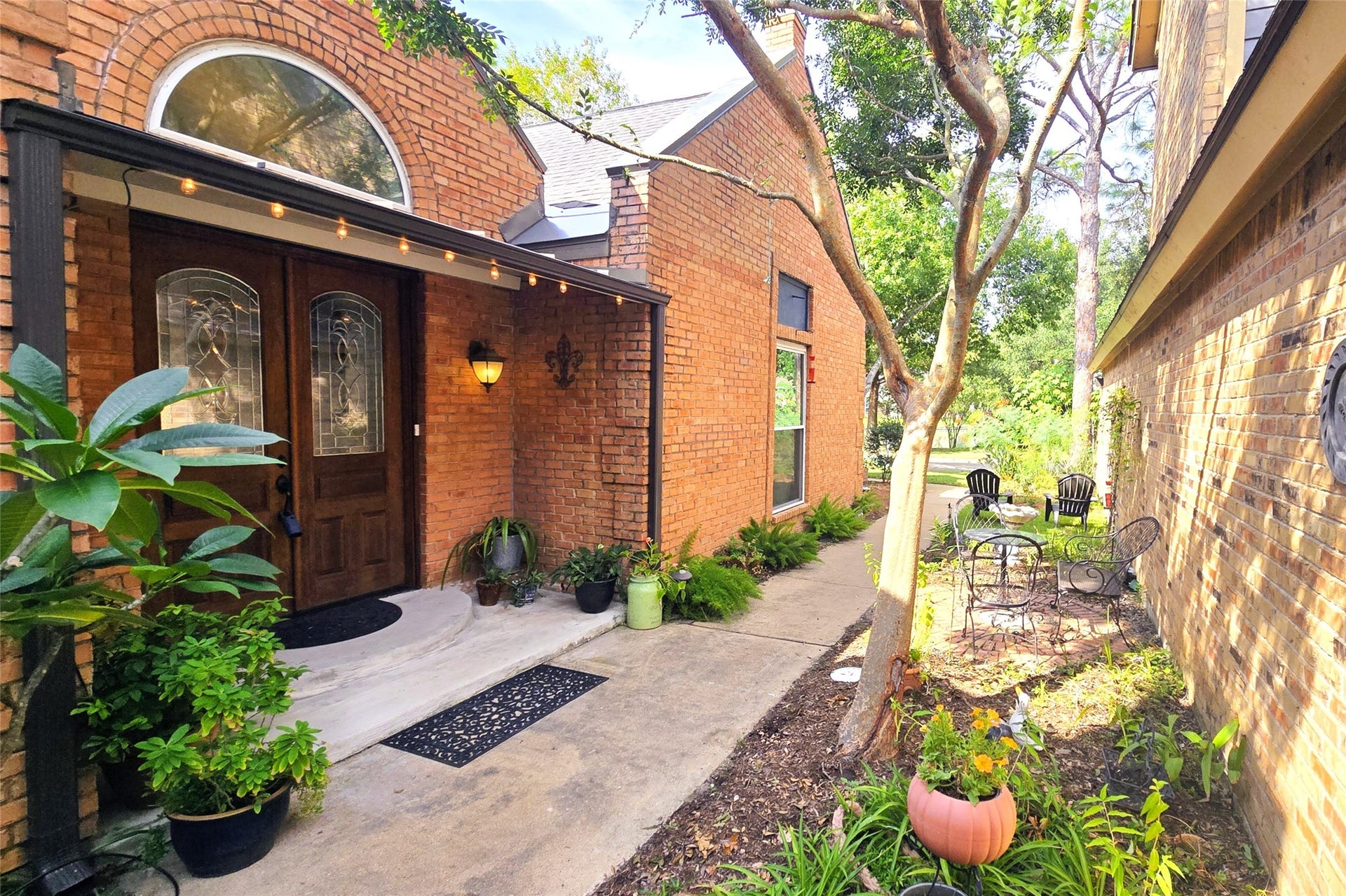 1142 Misty Lake Drive, Sugar Land, TX 77498 beautiful entry to home