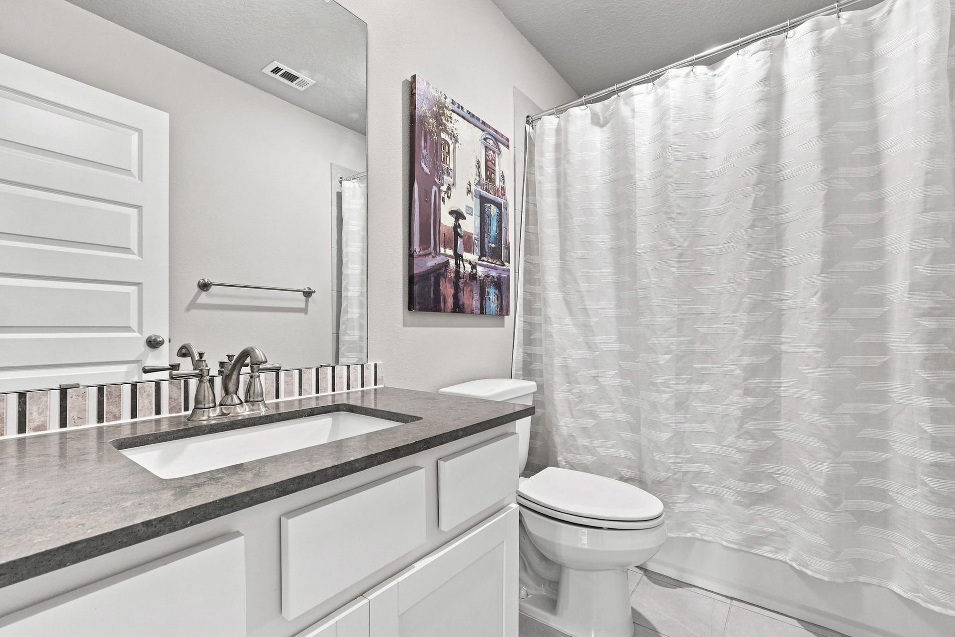 30719 Barred Owl Way, Fulshear, TX 77423 A dedicated full bathroom is conveniently located just outside the third upstairs secondary bedroom.