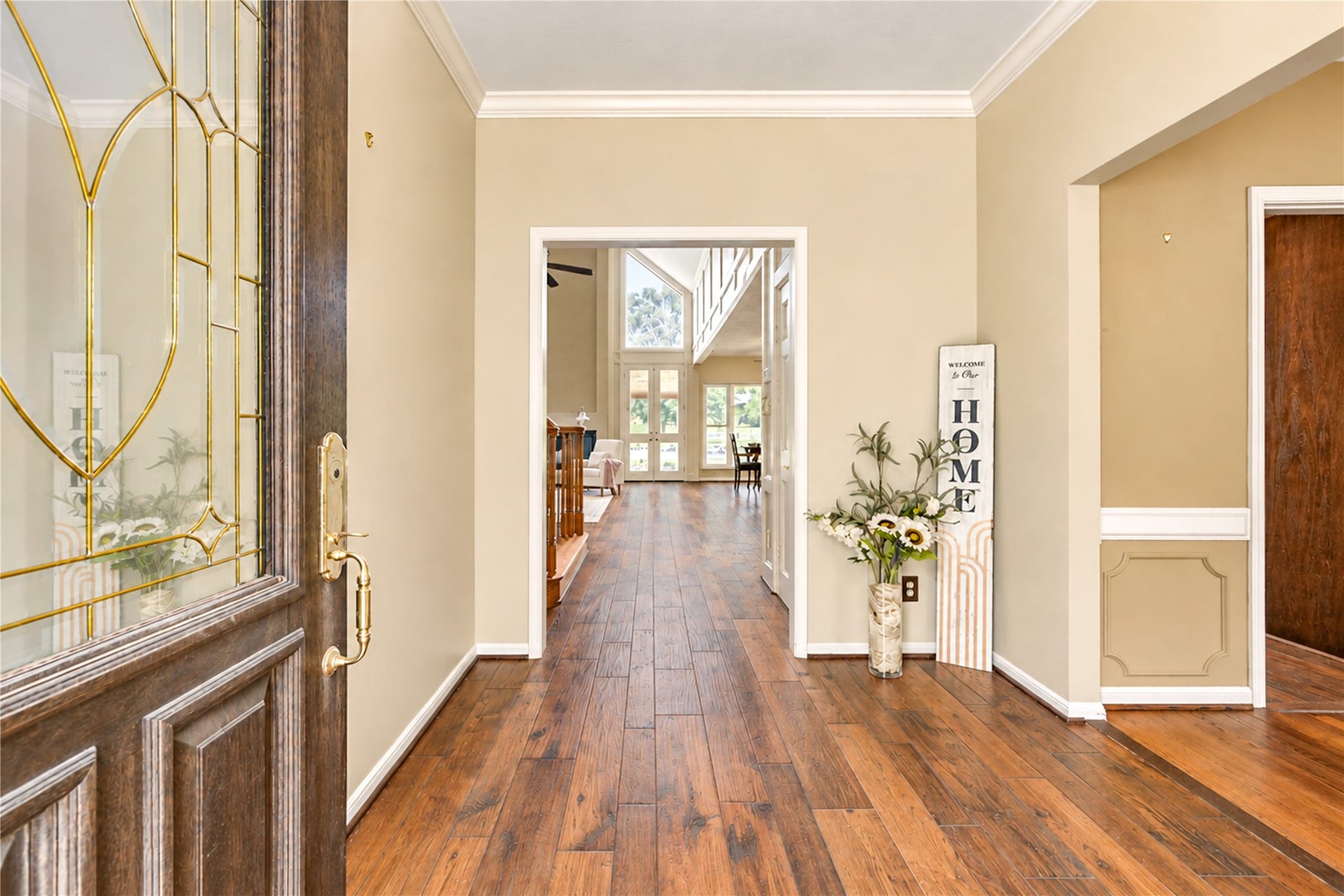 As you step into the welcoming foyer you are greeted with elegant wood-look flooring, leading to the sunlit living area featuring high ceilings and expansive windows.