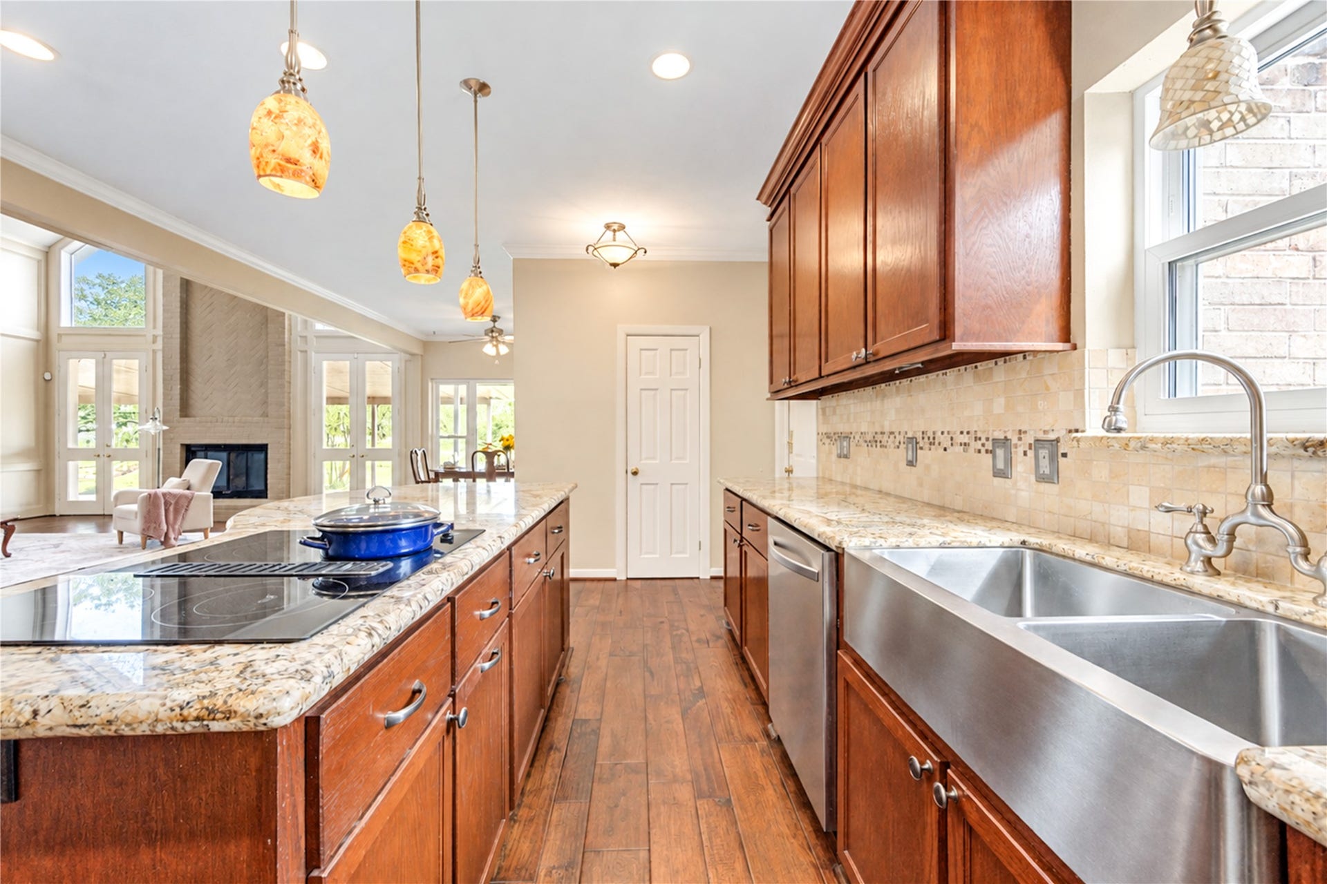 Another view of the kitchen.