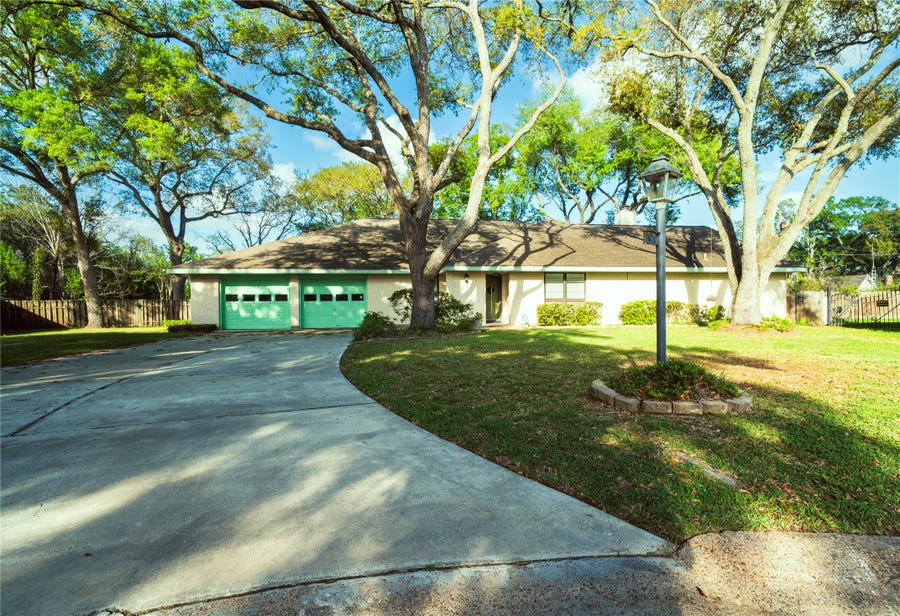 Property photo for 1716 Tara Circle, Texas City, TX
