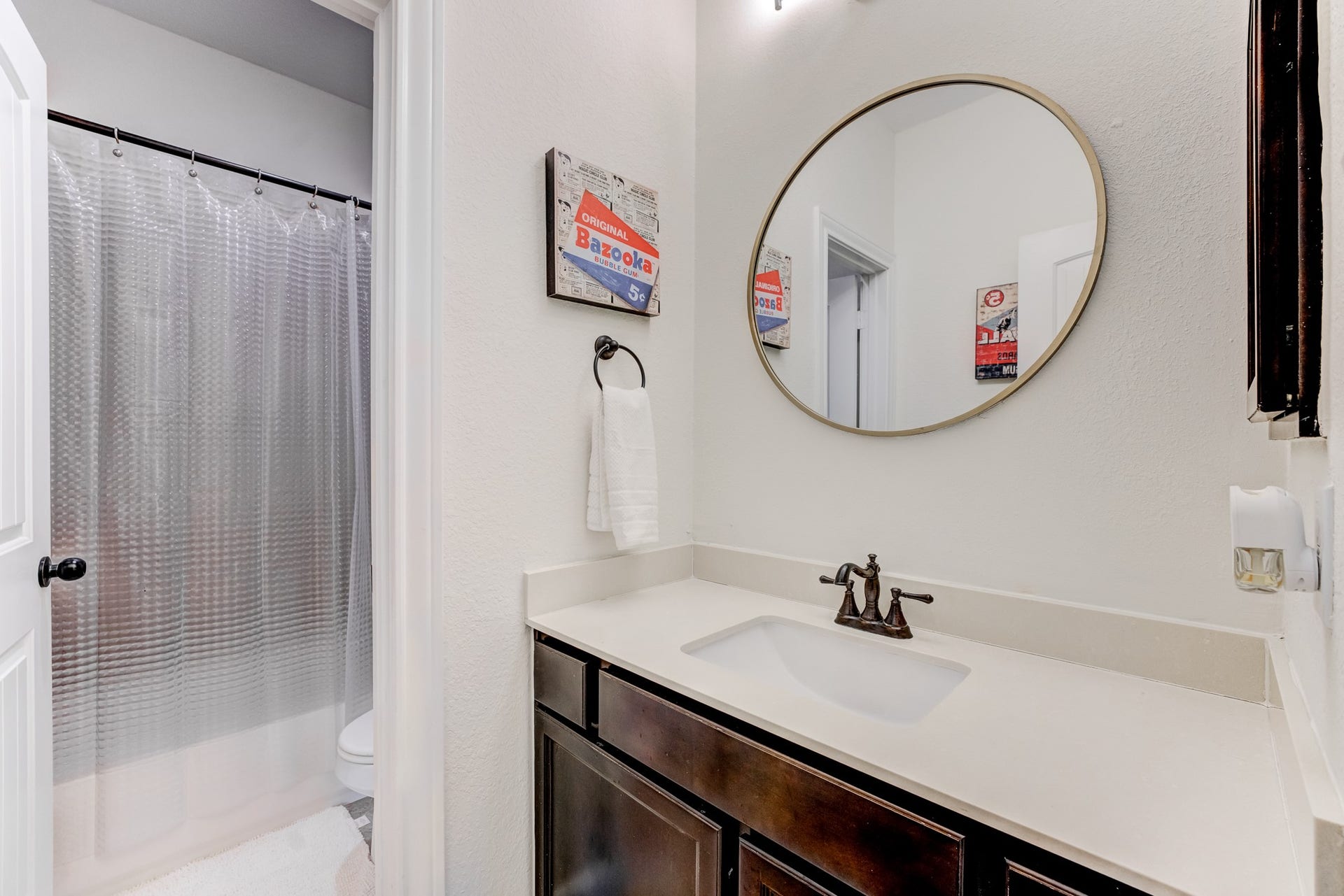 13502 Sorghum Drive, Rosharon, TX 77583 Full secondary bathroom